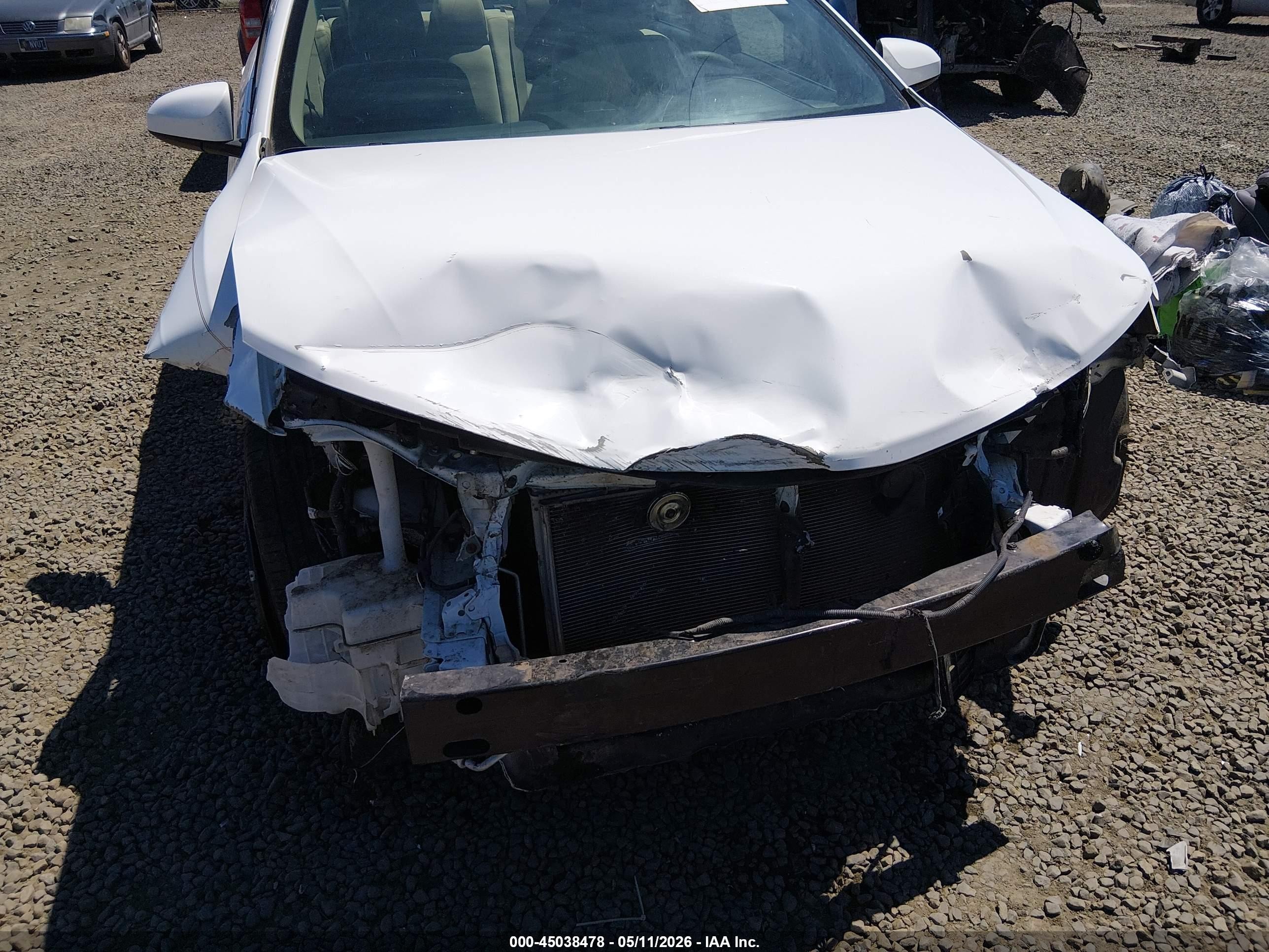 2014 Toyota Camry Le White vin: 4T4BF1FK0ER350879