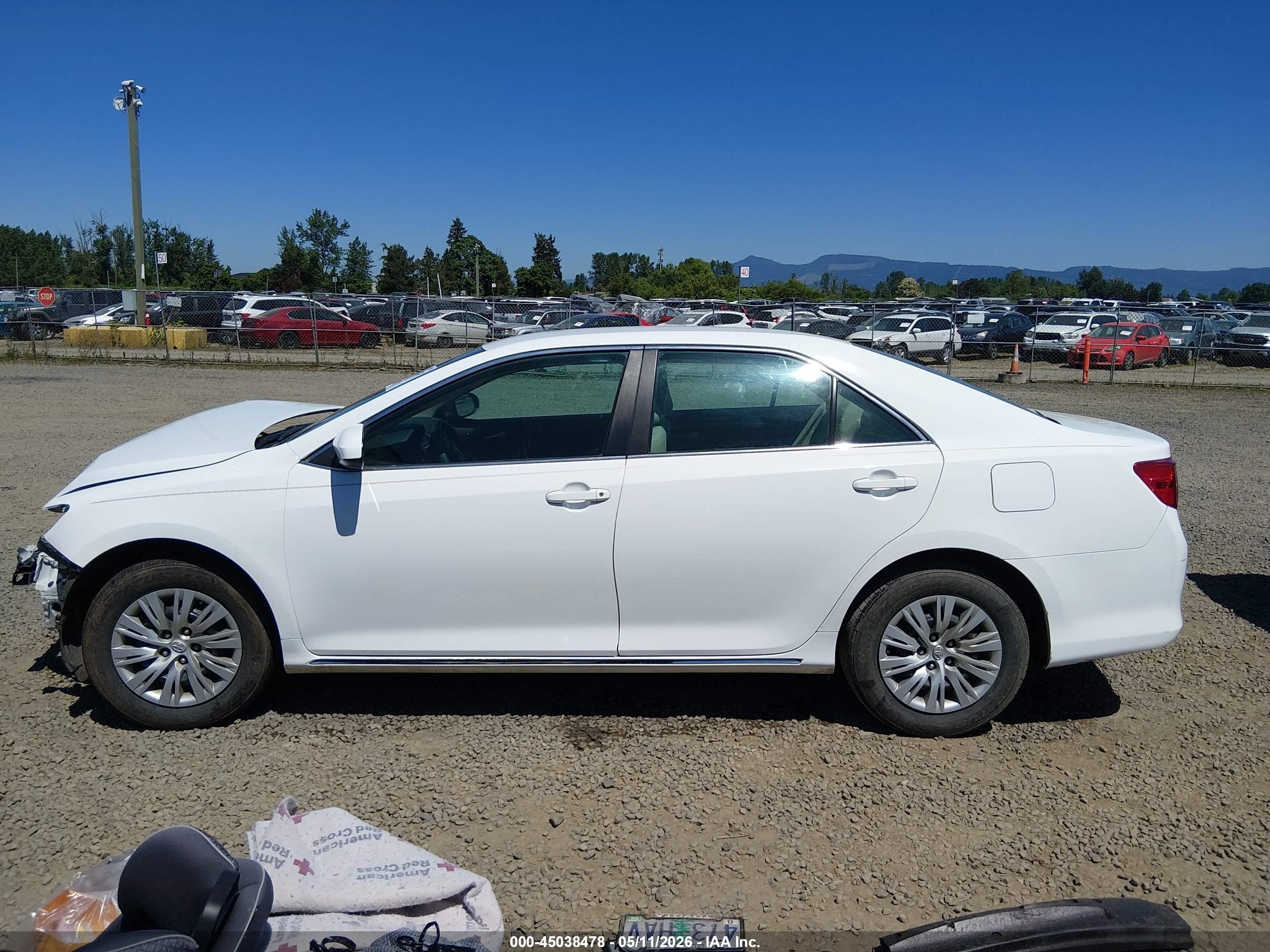 2014 Toyota Camry Le White vin: 4T4BF1FK0ER350879