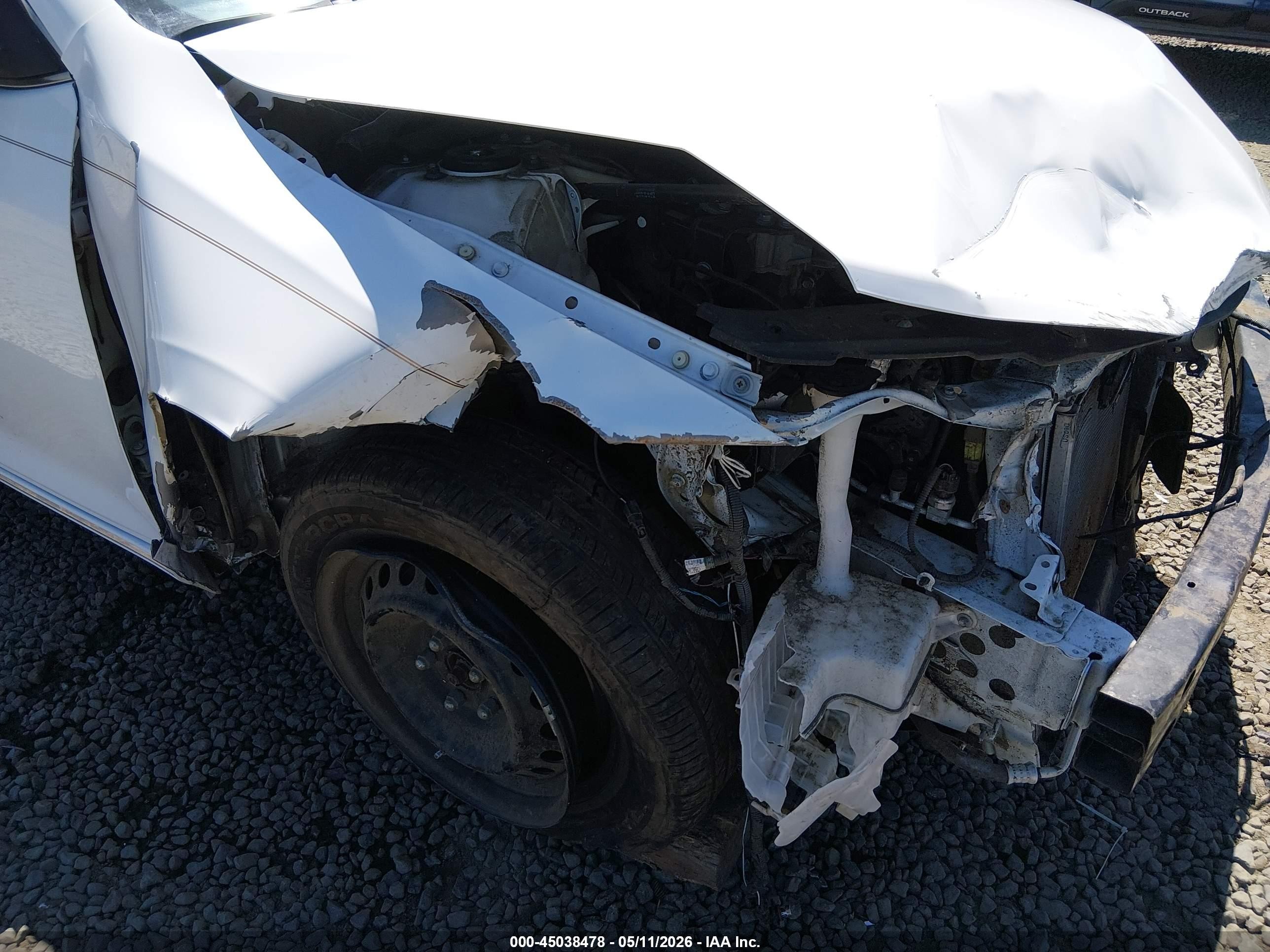 2014 Toyota Camry Le White vin: 4T4BF1FK0ER350879