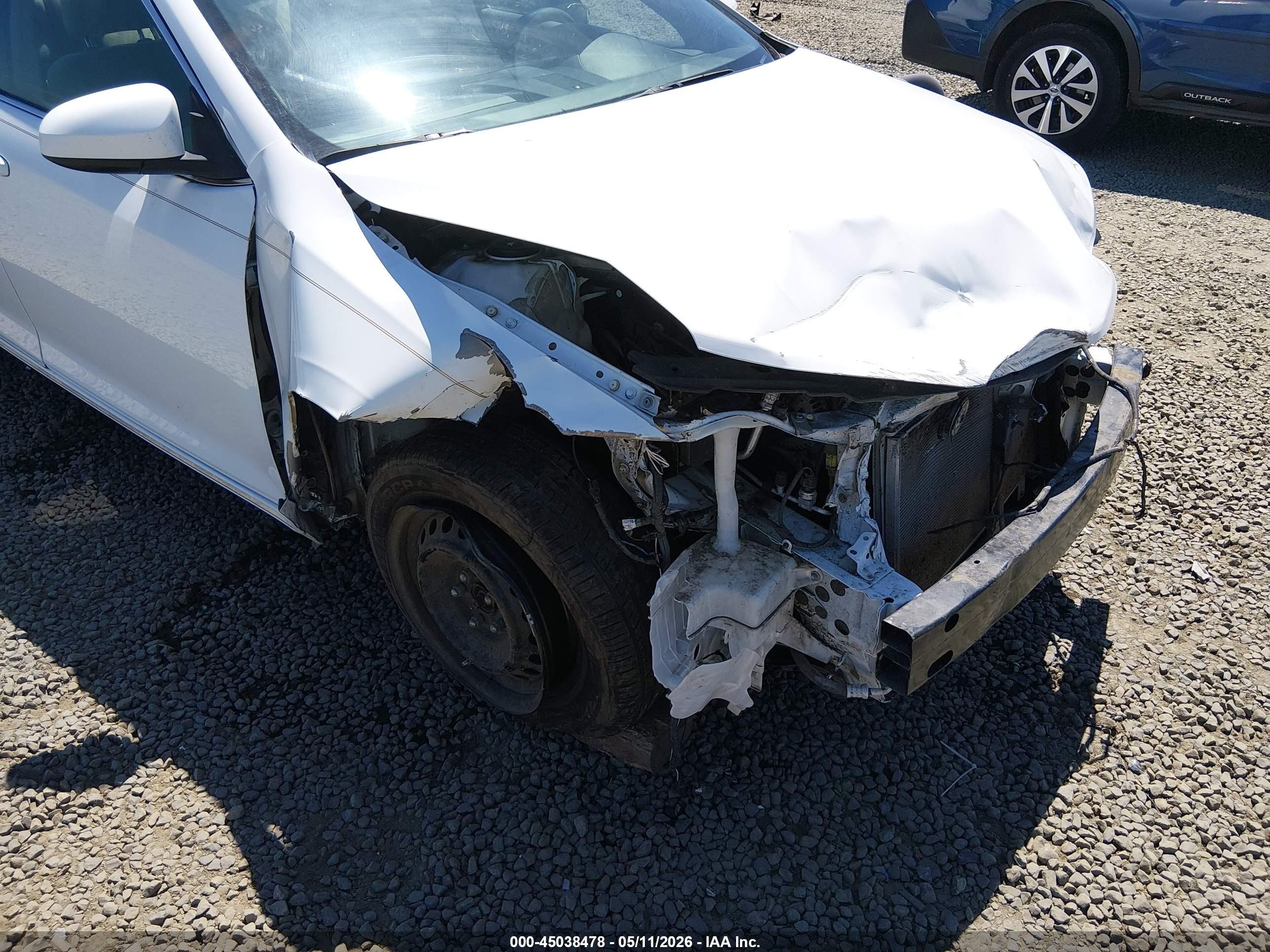 2014 Toyota Camry Le White vin: 4T4BF1FK0ER350879