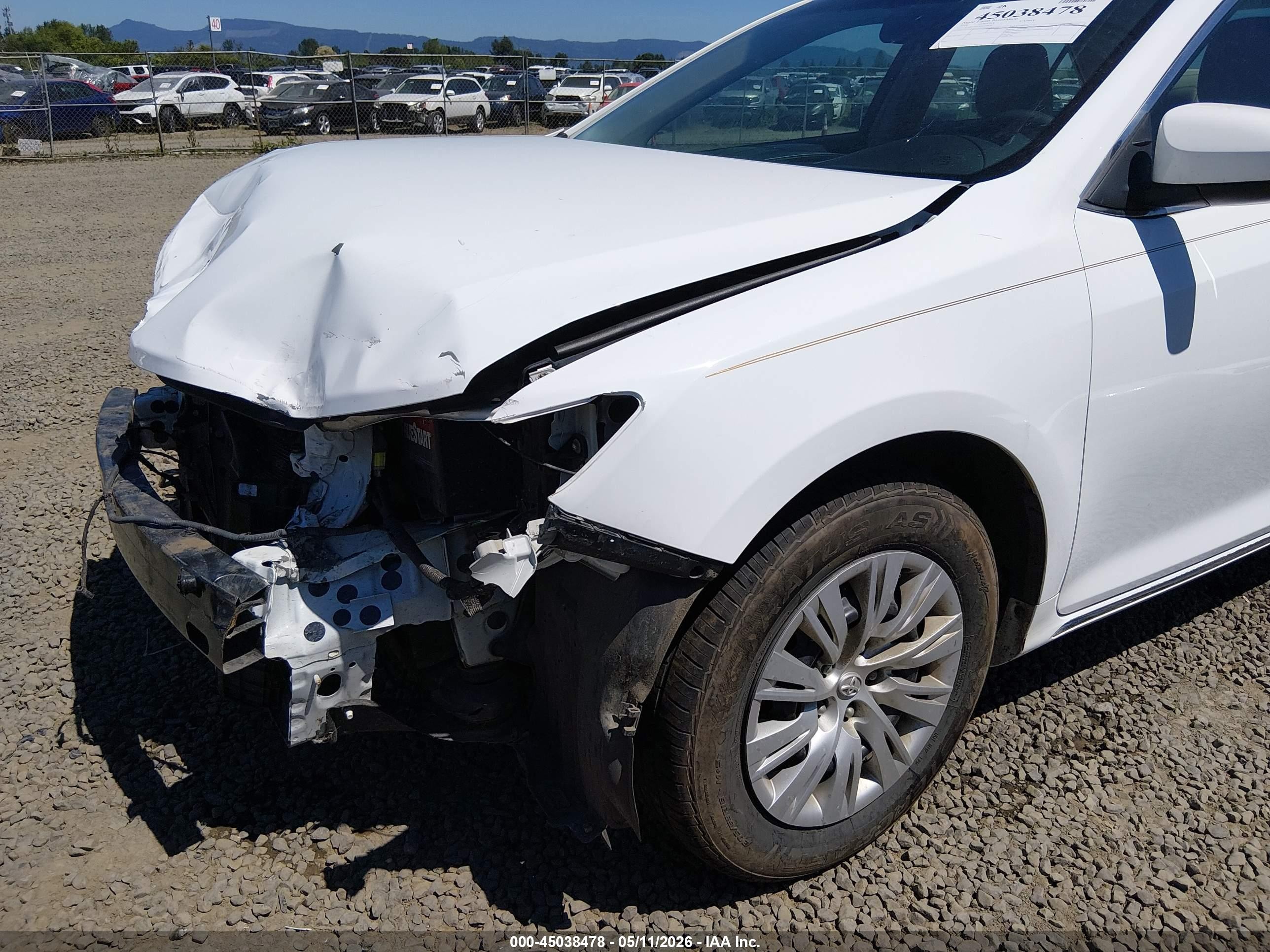 2014 Toyota Camry Le White vin: 4T4BF1FK0ER350879