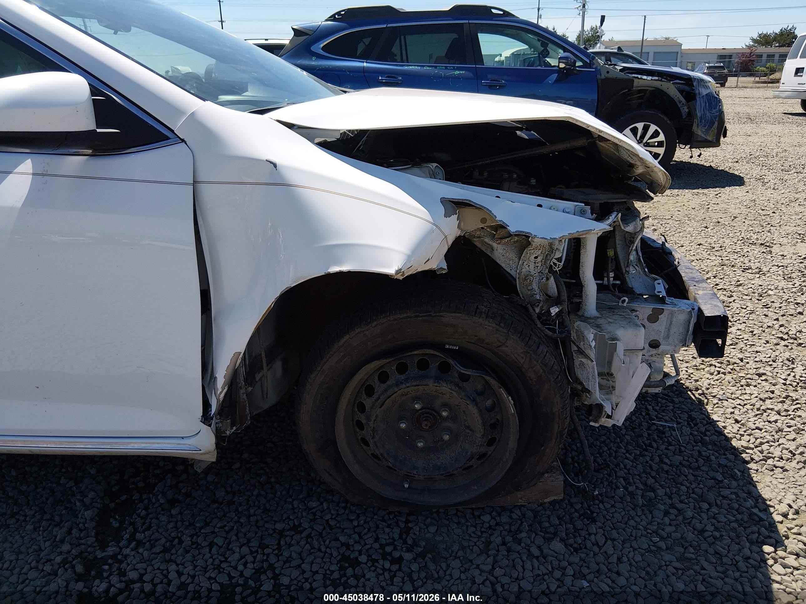2014 Toyota Camry Le White vin: 4T4BF1FK0ER350879