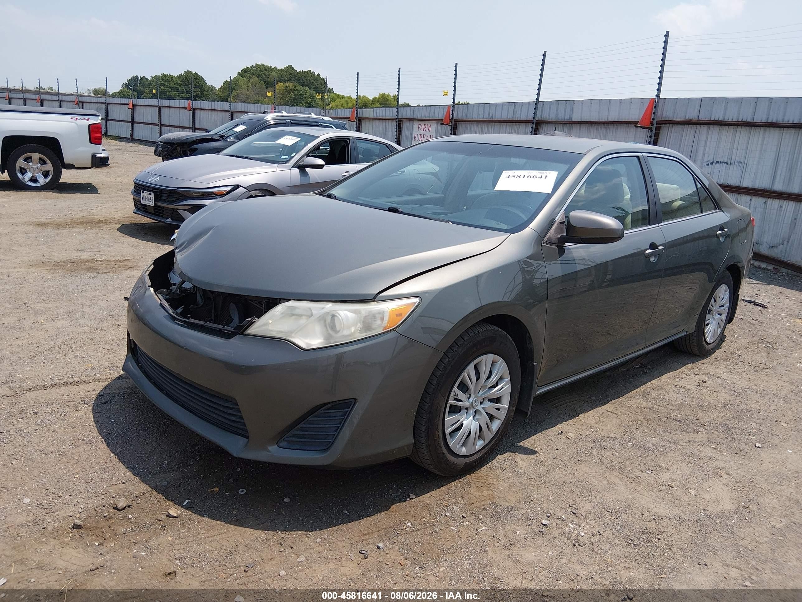 2014 Toyota Camry Le Green vin: 4T4BF1FK0ER352079