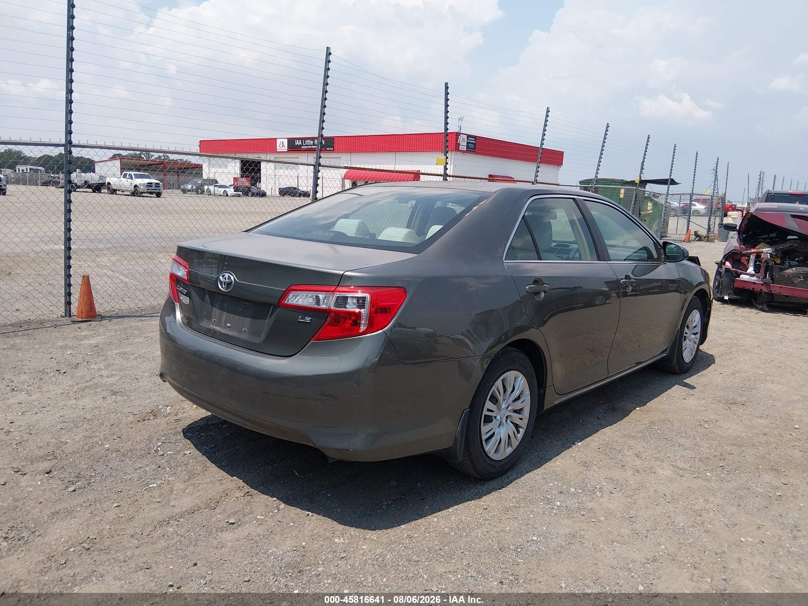 2014 Toyota Camry Le Green vin: 4T4BF1FK0ER352079