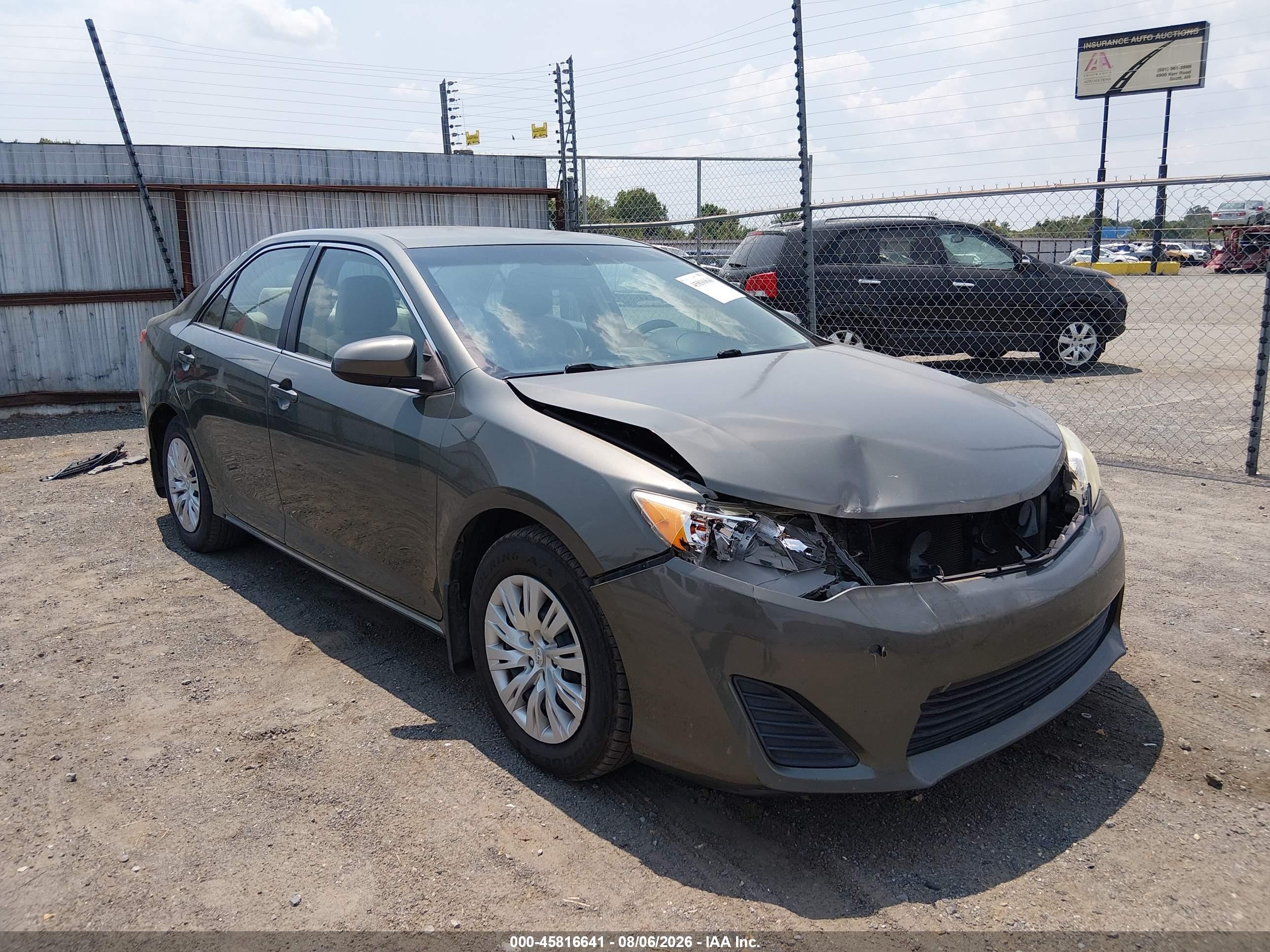 2014 Toyota Camry Le Green vin: 4T4BF1FK0ER352079