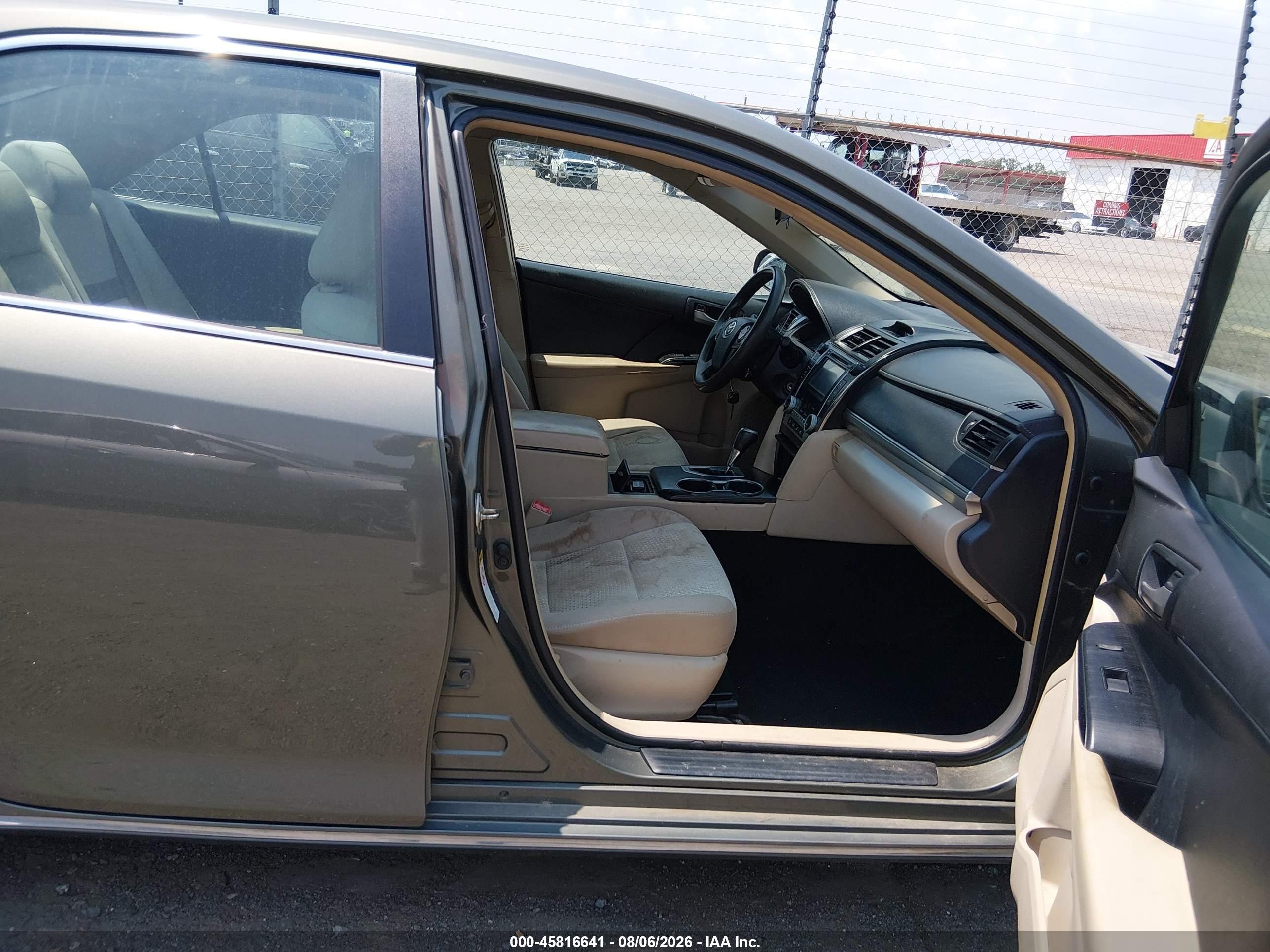 2014 Toyota Camry Le Green vin: 4T4BF1FK0ER352079