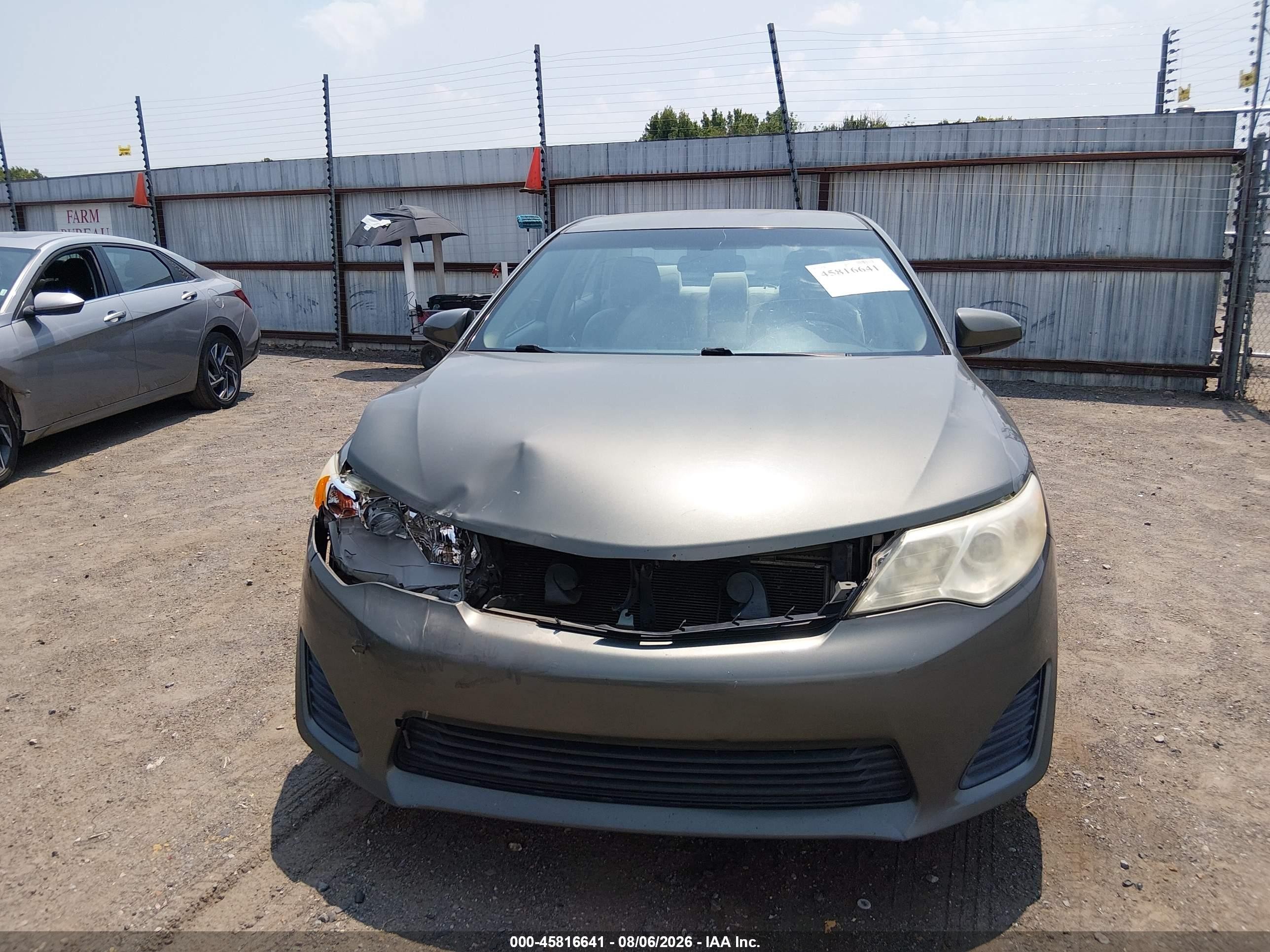 2014 Toyota Camry Le Green vin: 4T4BF1FK0ER352079