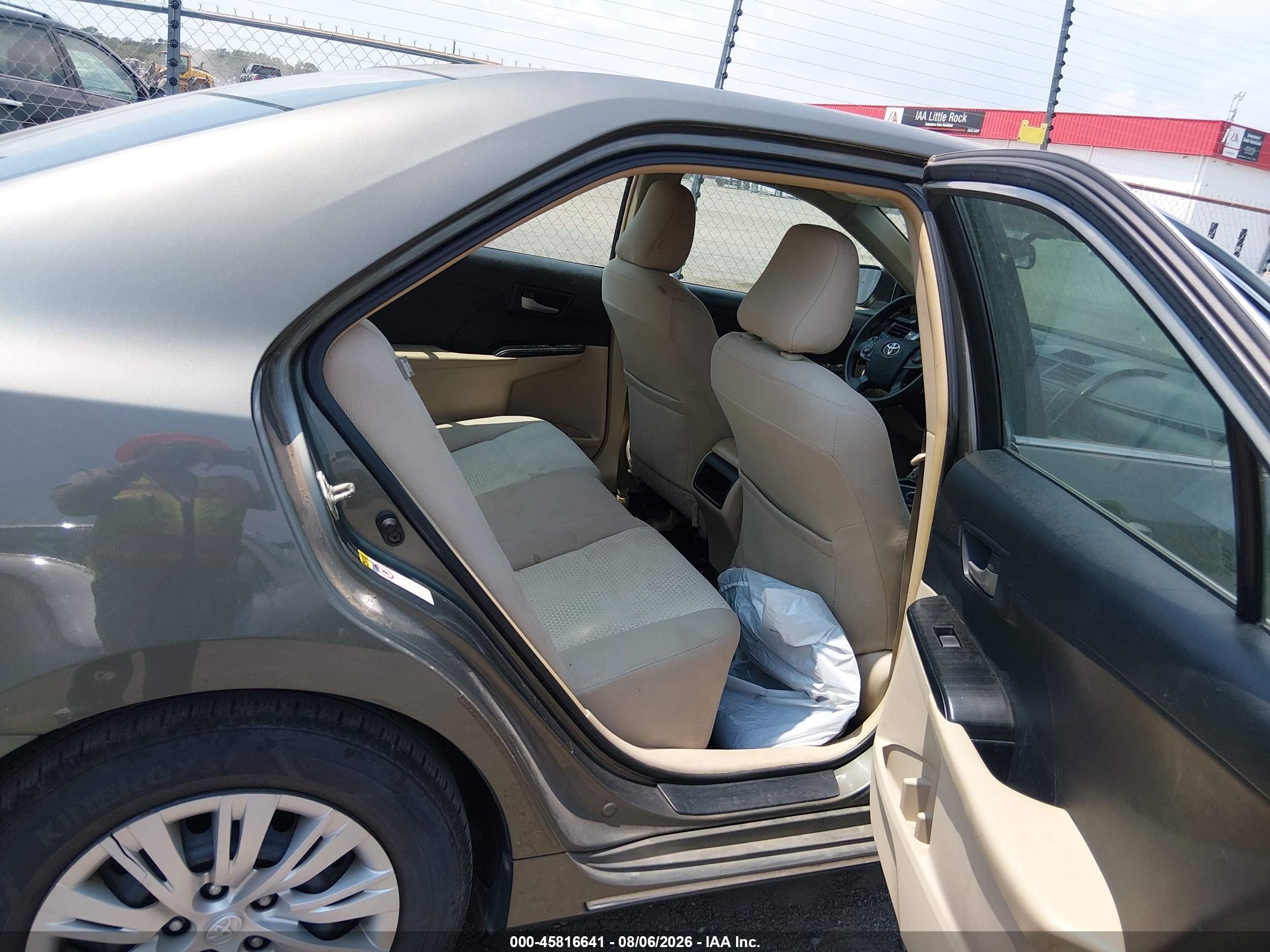 2014 Toyota Camry Le Green vin: 4T4BF1FK0ER352079