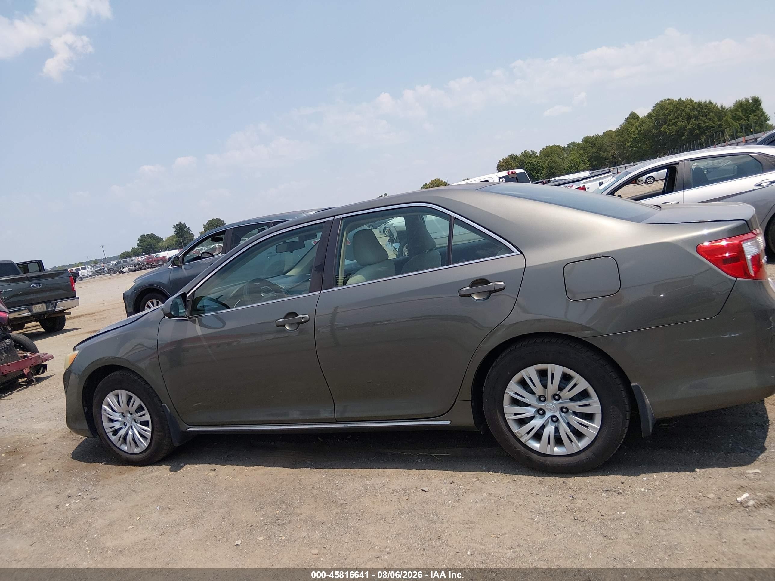 2014 Toyota Camry Le Green vin: 4T4BF1FK0ER352079