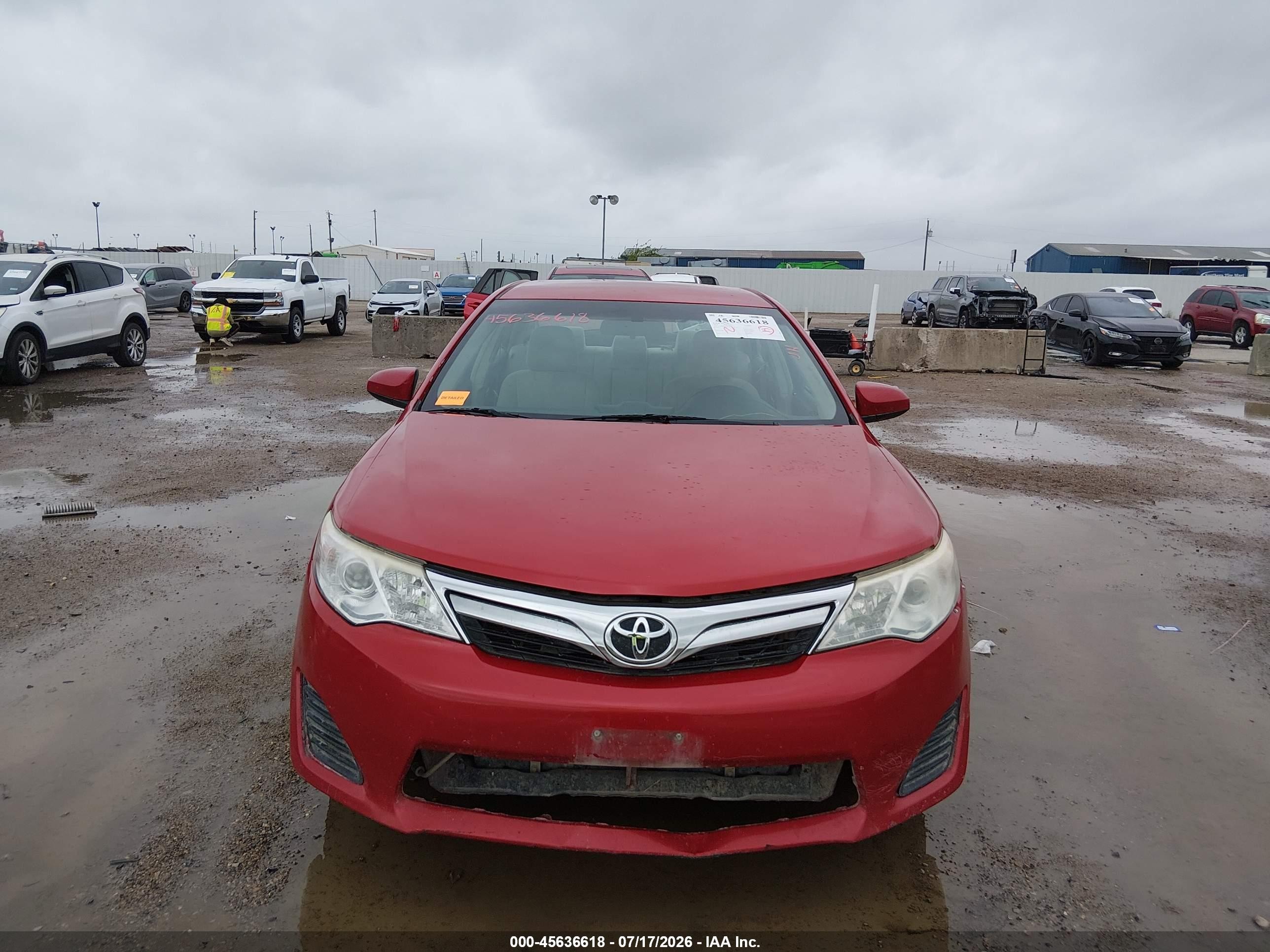 2014 Toyota Camry Le Red vin: 4T4BF1FK0ER364409