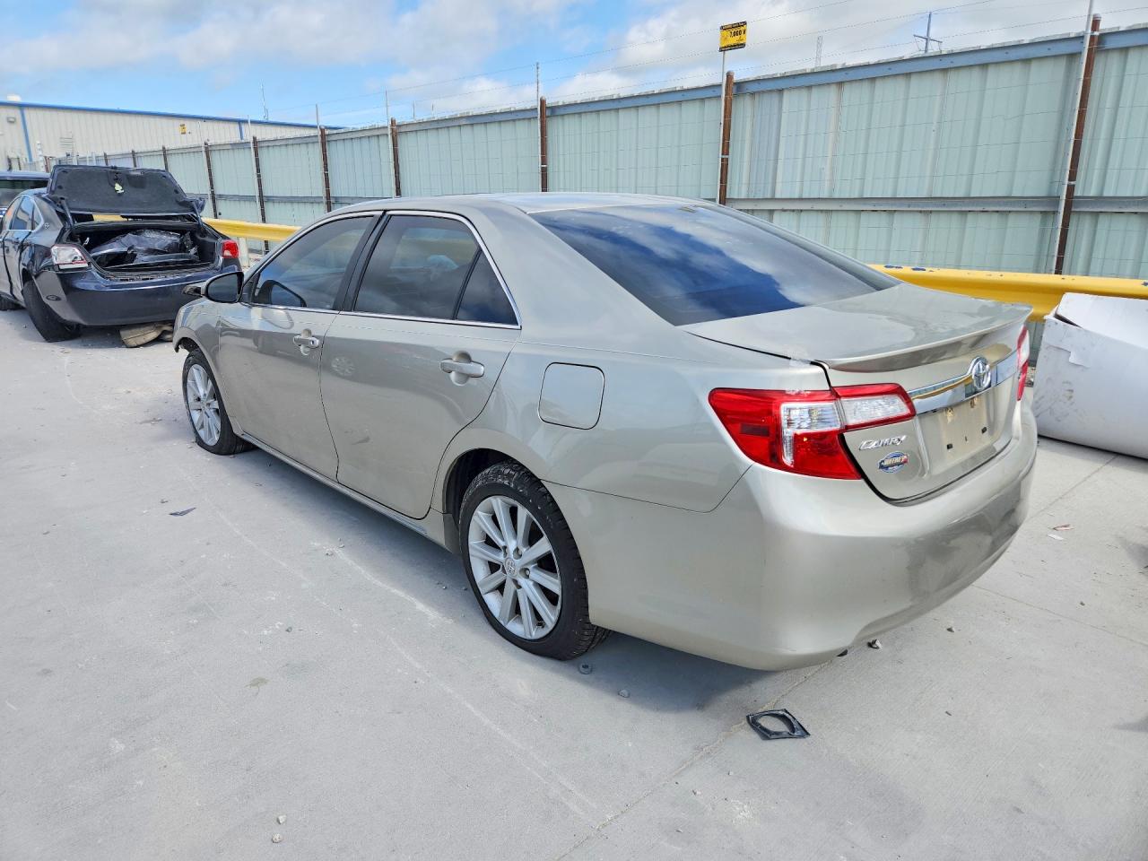 2014 Toyota Camry Xle Золотой vin: 4T4BF1FK0ER374812