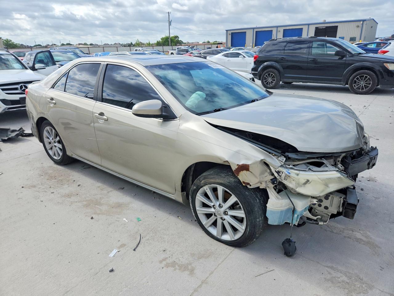 2014 Toyota Camry Xle Золотой vin: 4T4BF1FK0ER374812