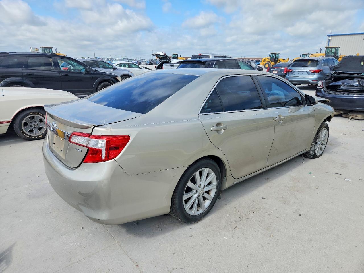 2014 Toyota Camry Xle Золотой vin: 4T4BF1FK0ER374812
