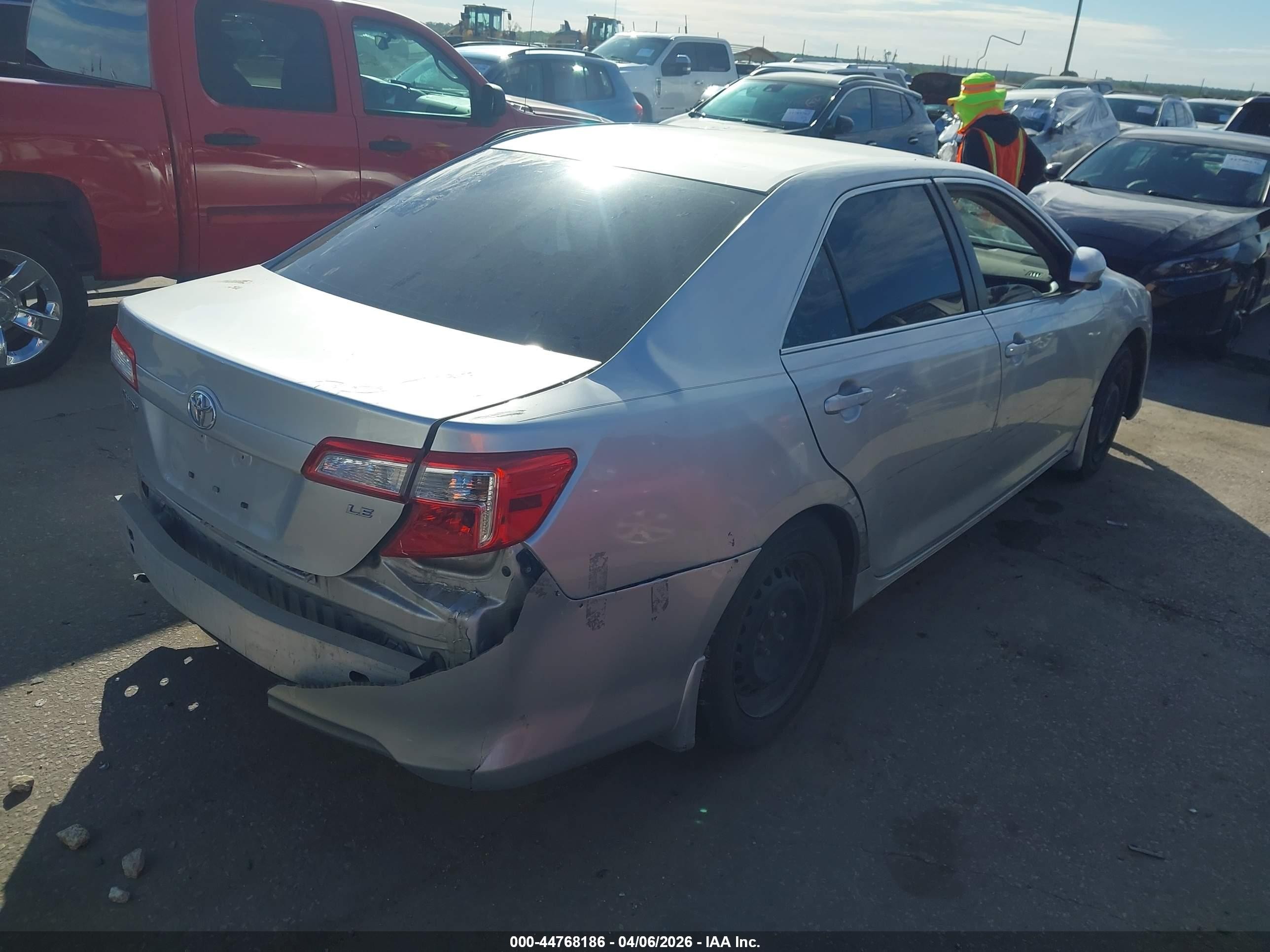 2014 Toyota Camry Le Silver vin: 4T4BF1FK0ER379072