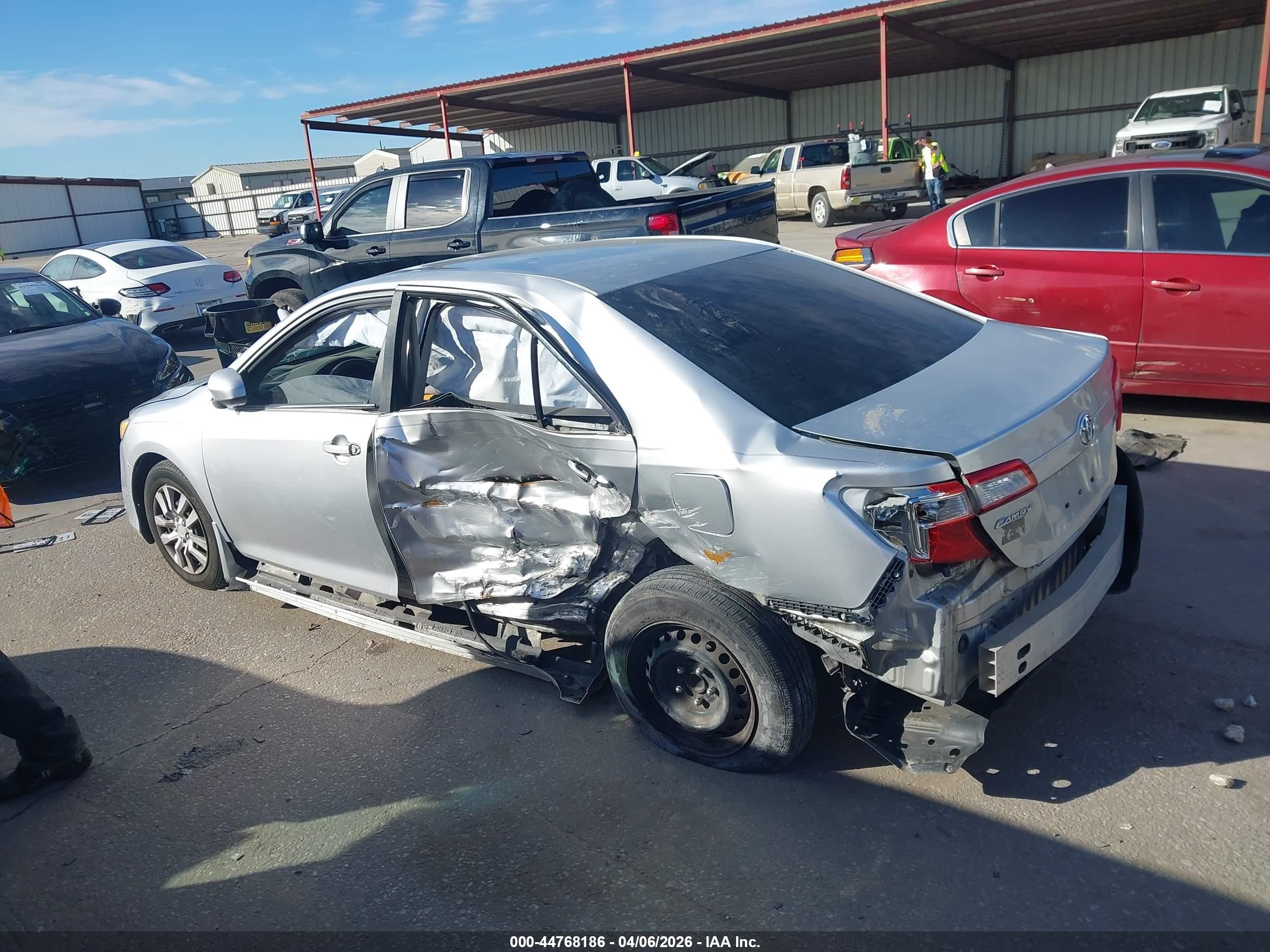 2014 Toyota Camry Le Silver vin: 4T4BF1FK0ER379072