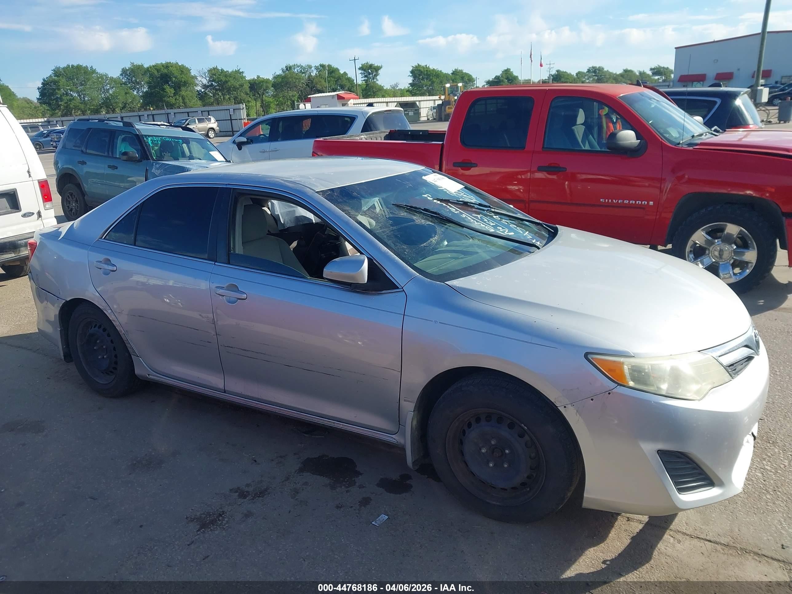 2014 Toyota Camry Le Silver vin: 4T4BF1FK0ER379072
