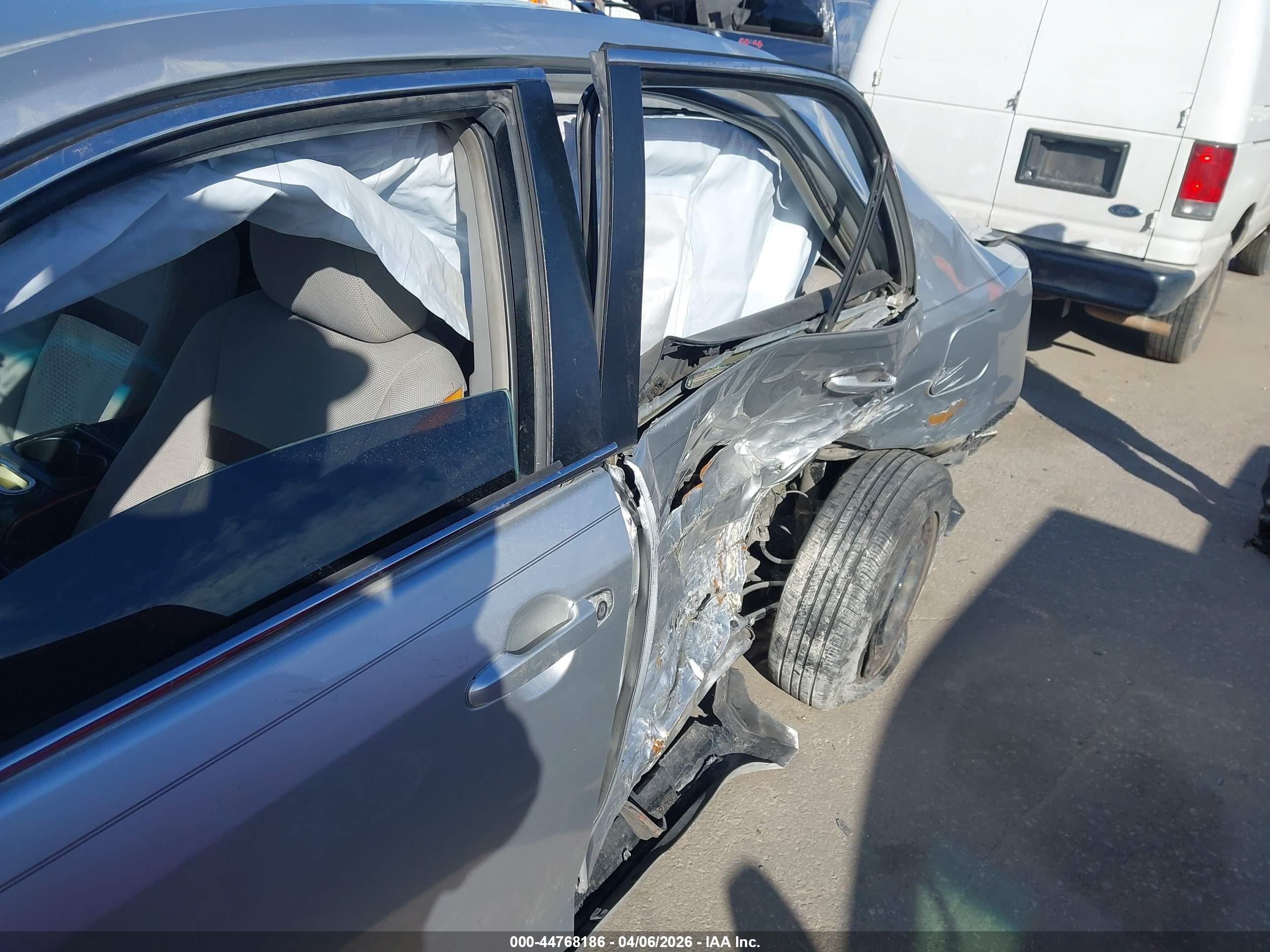 2014 Toyota Camry Le Silver vin: 4T4BF1FK0ER379072