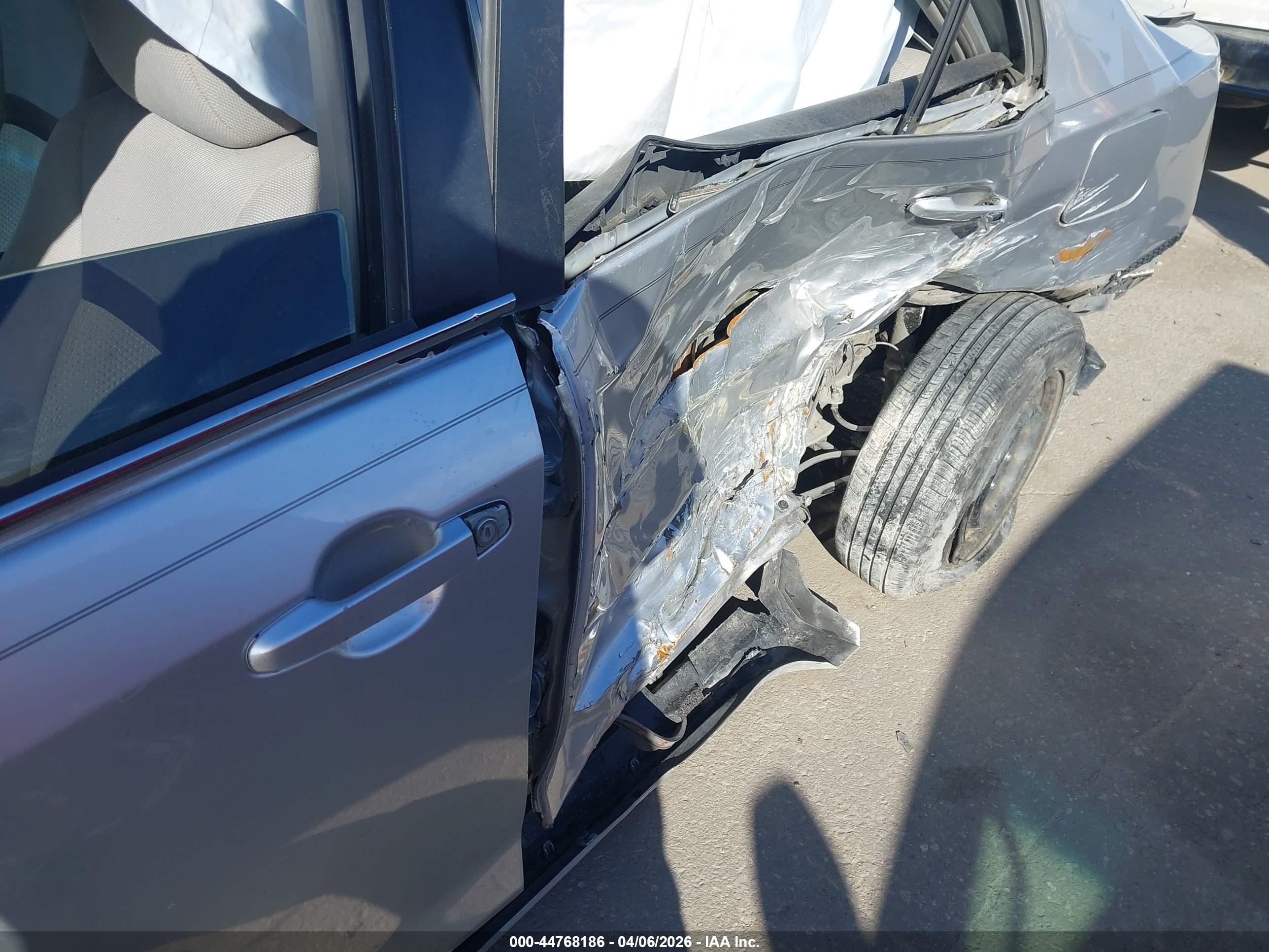 2014 Toyota Camry Le Silver vin: 4T4BF1FK0ER379072
