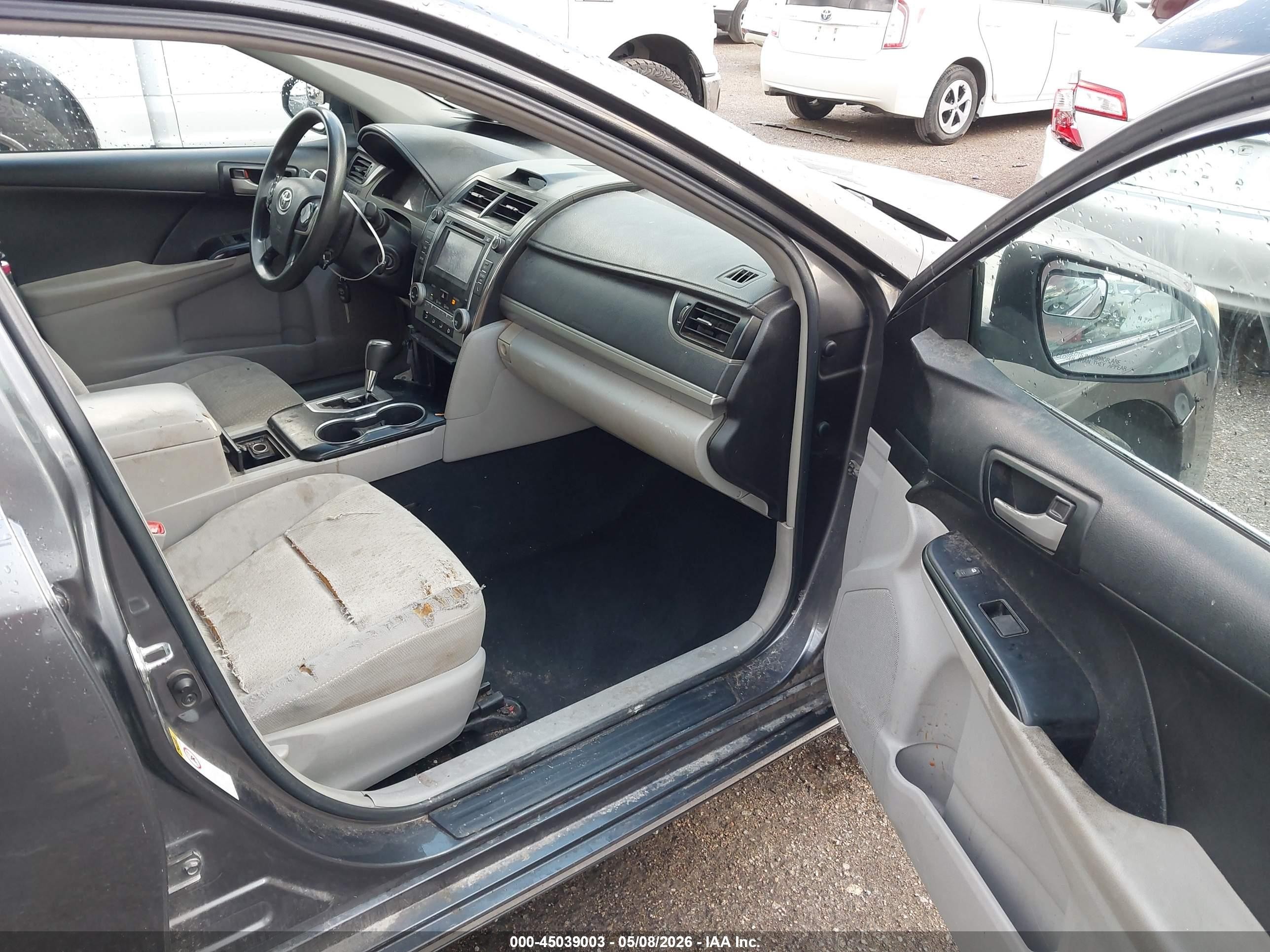 2014 Toyota Camry Le Серый vin: 4T4BF1FK0ER391657