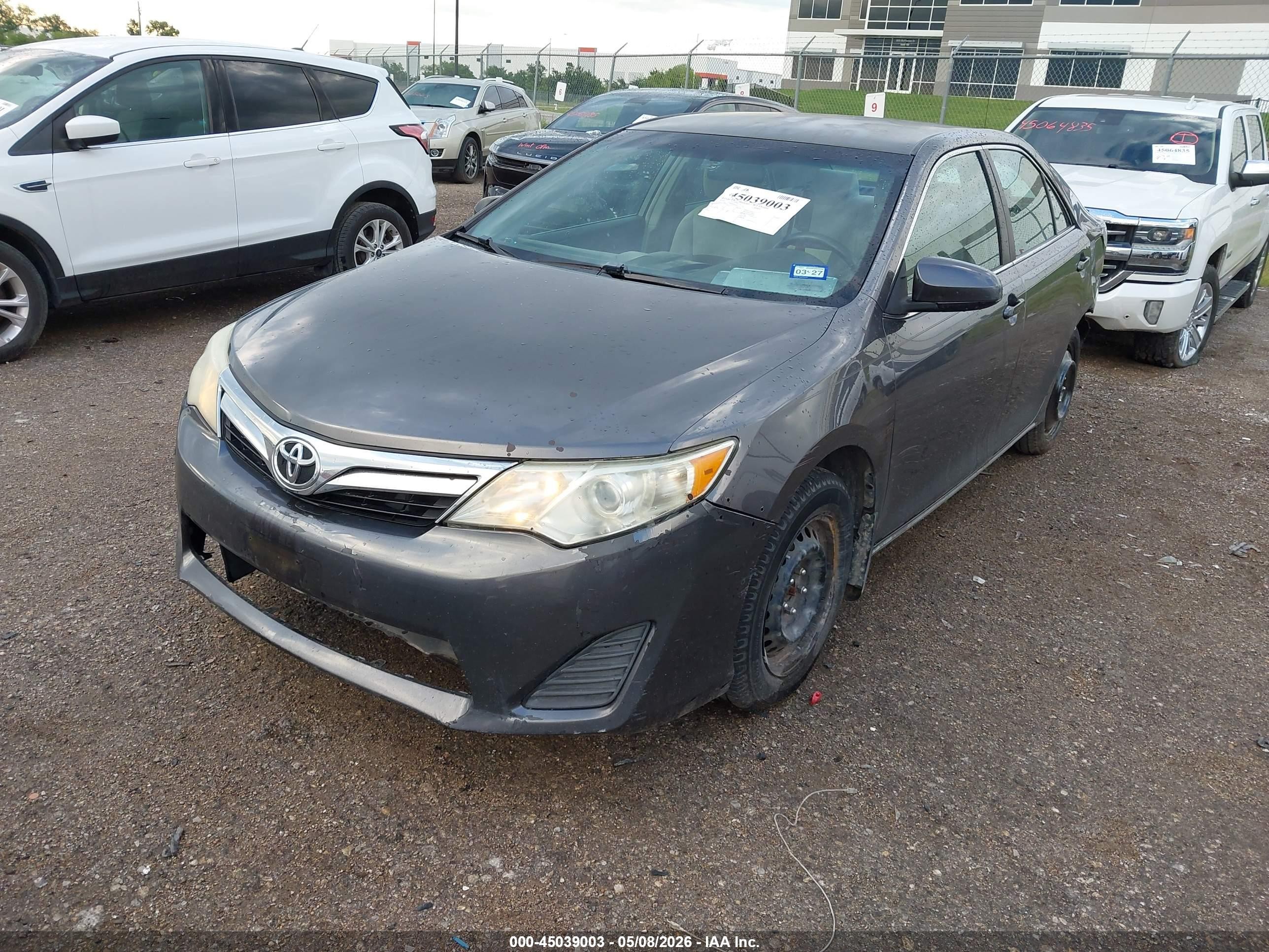 2014 Toyota Camry Le Серый vin: 4T4BF1FK0ER391657