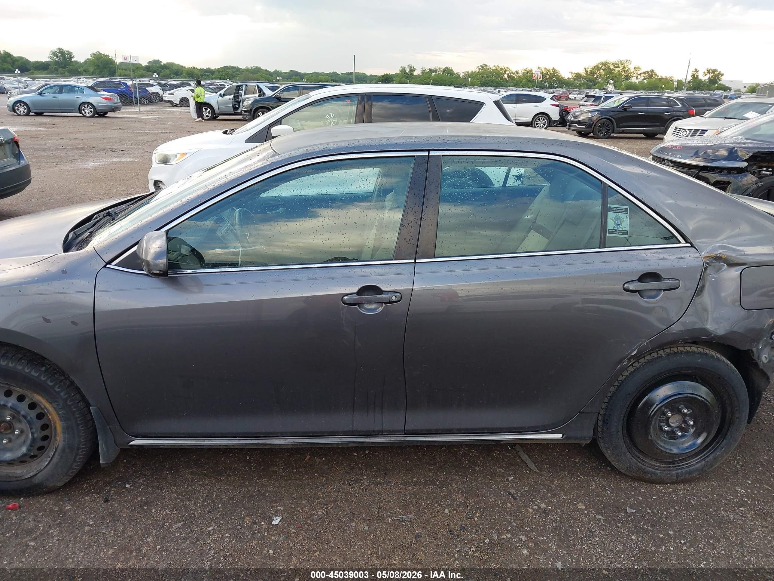 2014 Toyota Camry Le Серый vin: 4T4BF1FK0ER391657