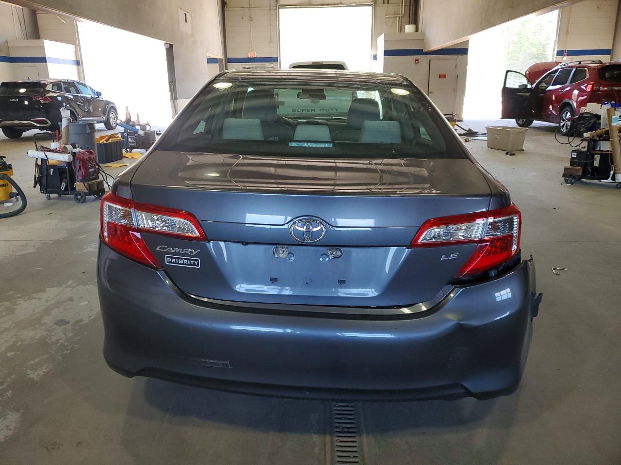 2014 Toyota Camry Le Gray vin: 4T4BF1FK0ER410868