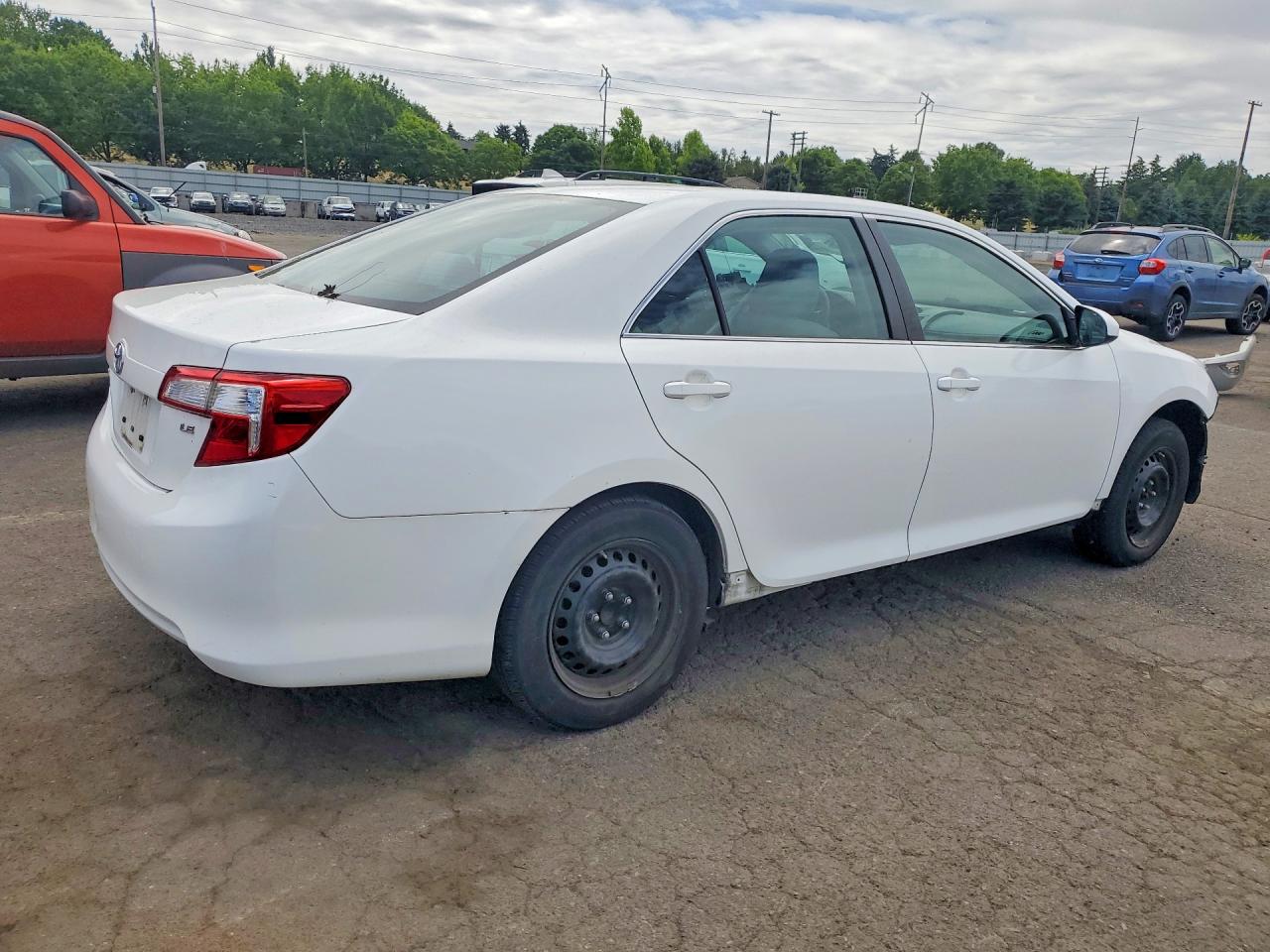 2014 Toyota Camry Le White vin: 4T4BF1FK0ER411566