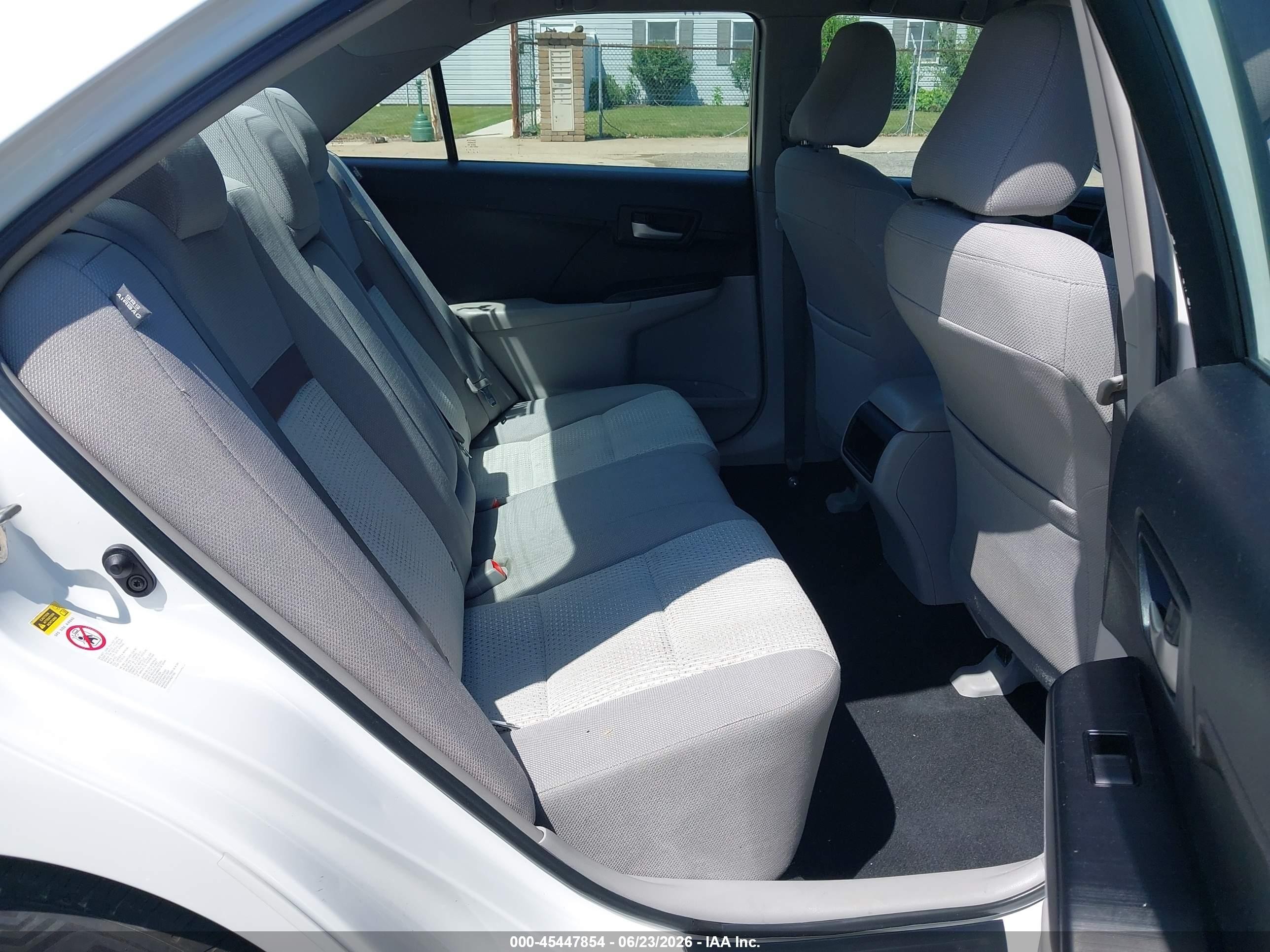 2014 Toyota Camry Le White vin: 4T4BF1FK0ER413320