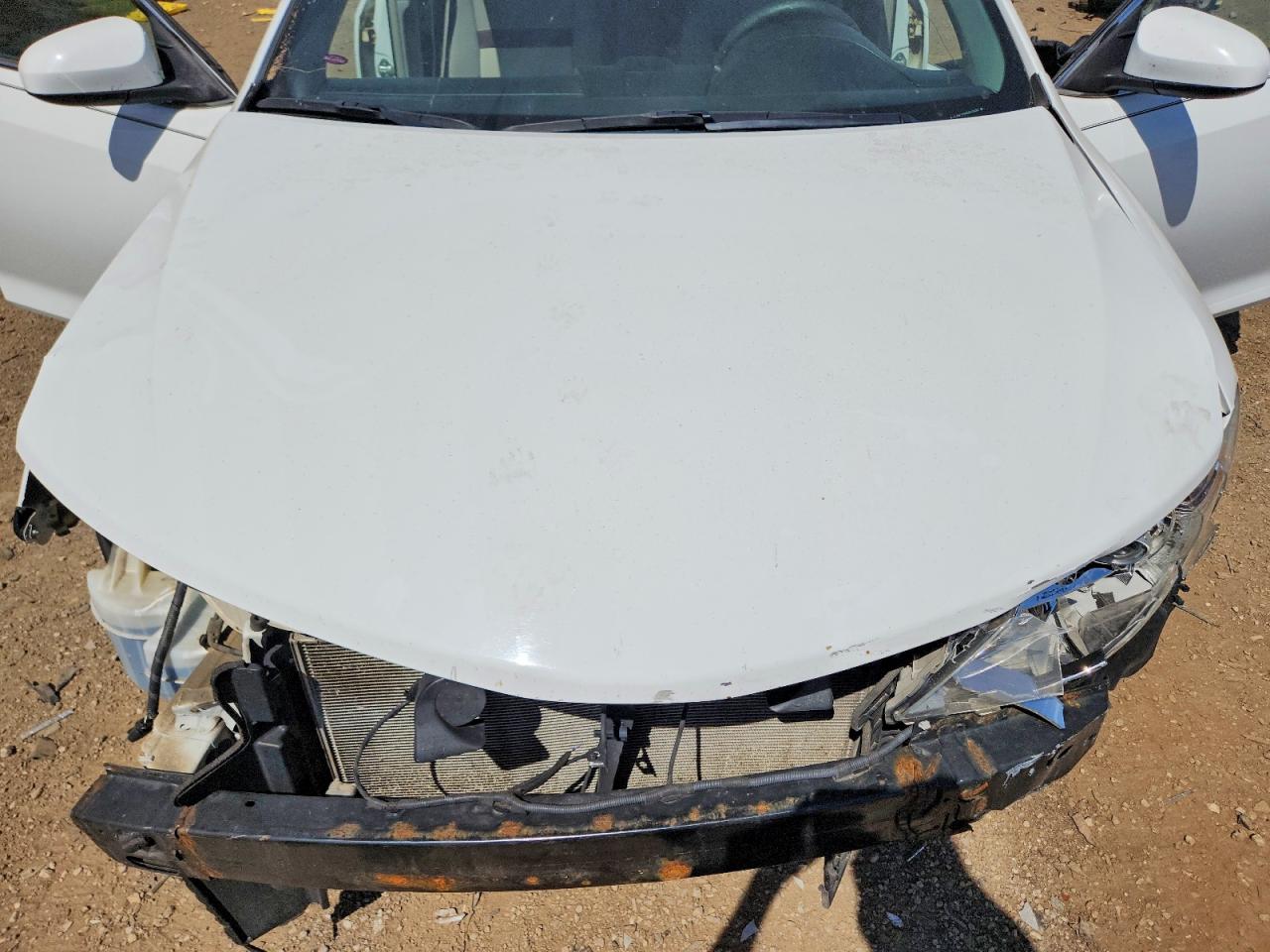2014 Toyota Camry Le White vin: 4T4BF1FK0ER420087