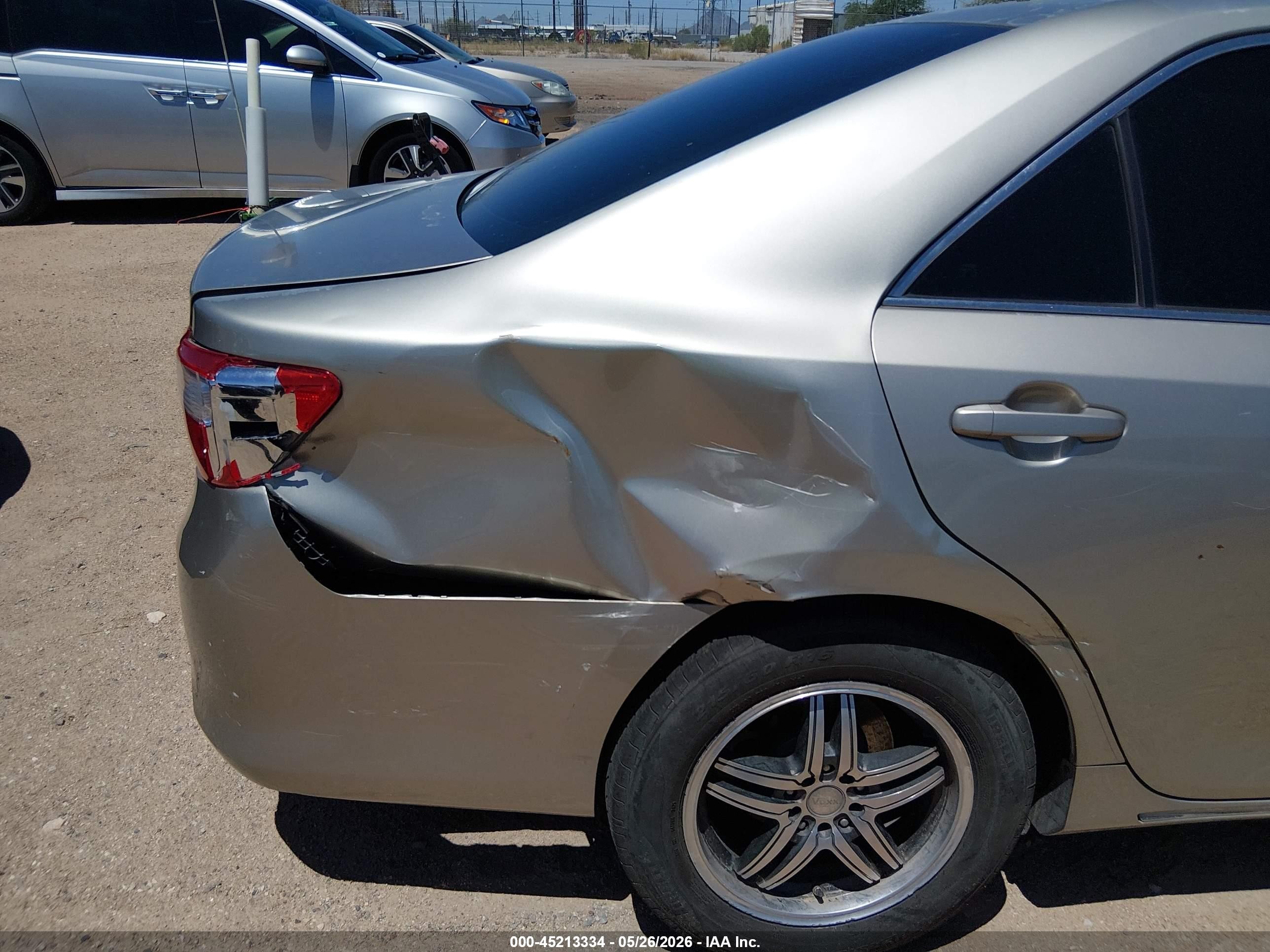 2014 Toyota Camry Le Серебряный vin: 4T4BF1FK0ER442669