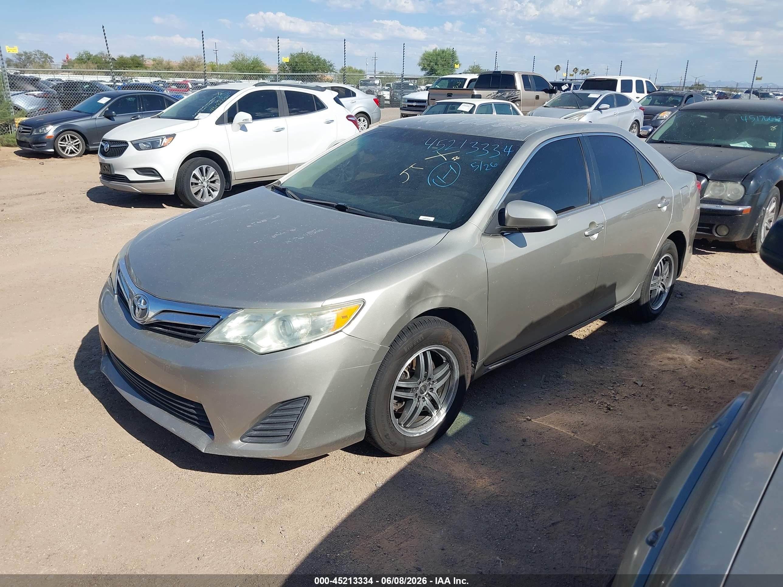 2014 Toyota Camry Le Серебряный vin: 4T4BF1FK0ER442669