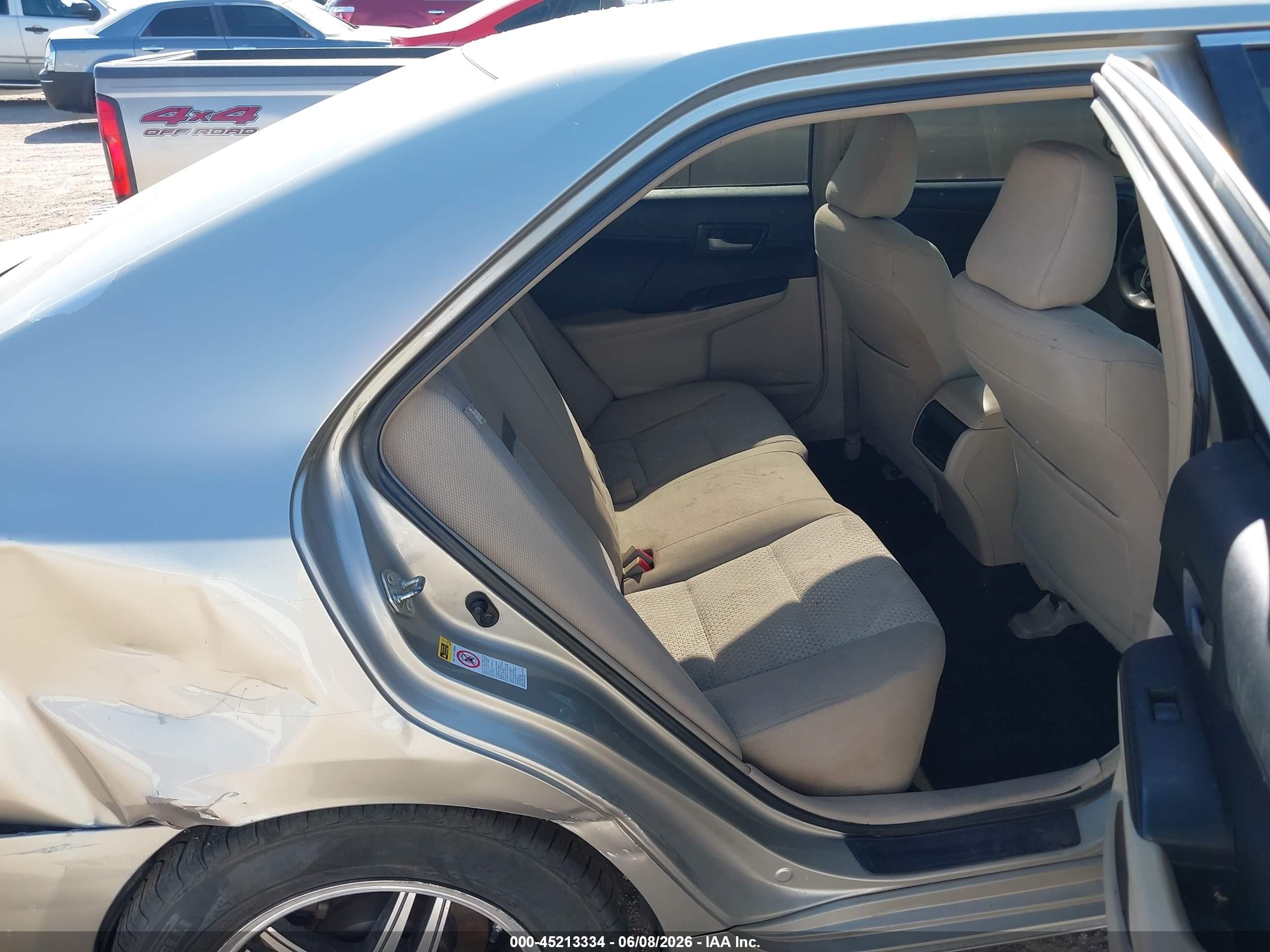 2014 Toyota Camry Le Серебряный vin: 4T4BF1FK0ER442669