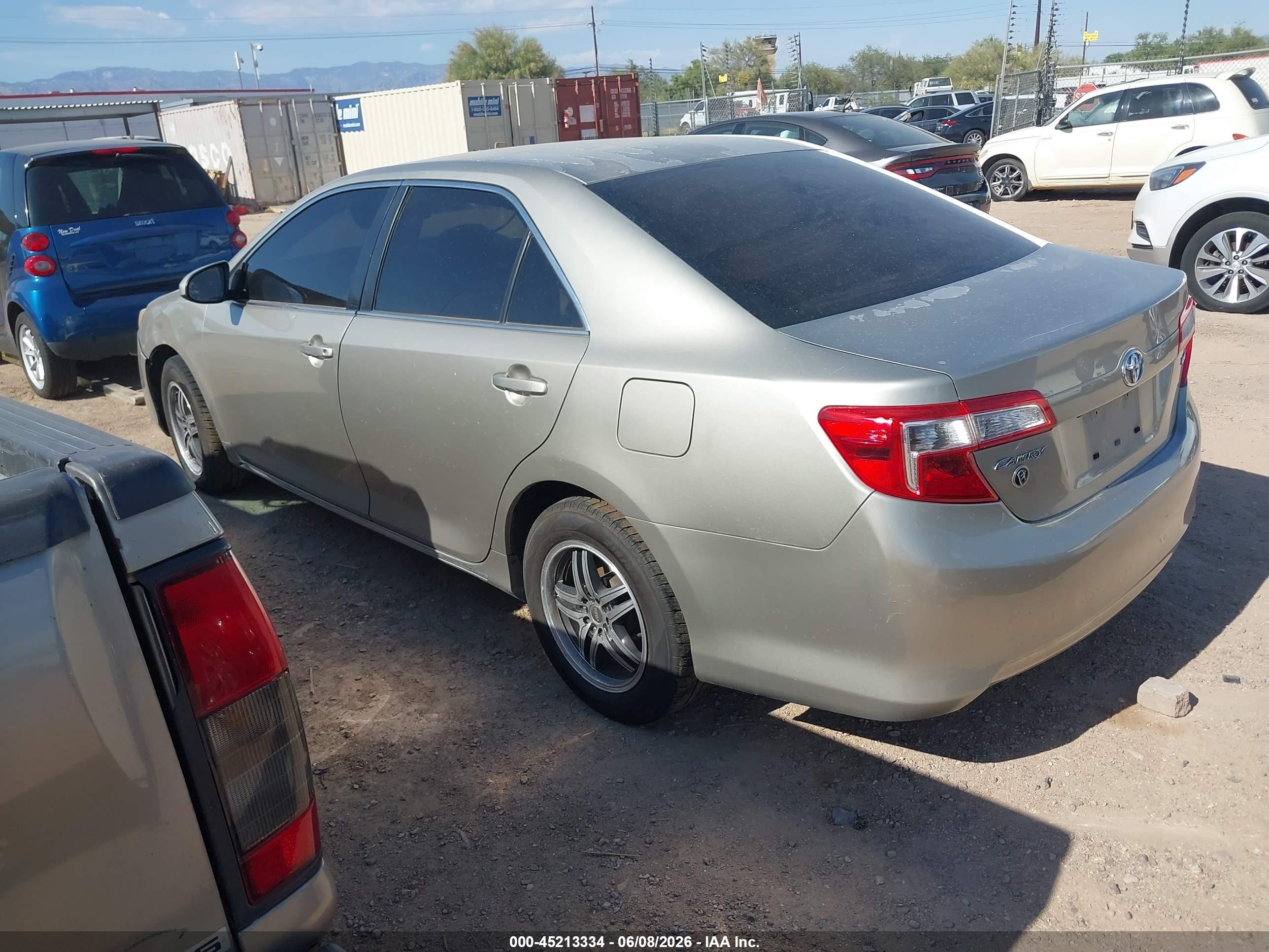 2014 Toyota Camry Le Серебряный vin: 4T4BF1FK0ER442669
