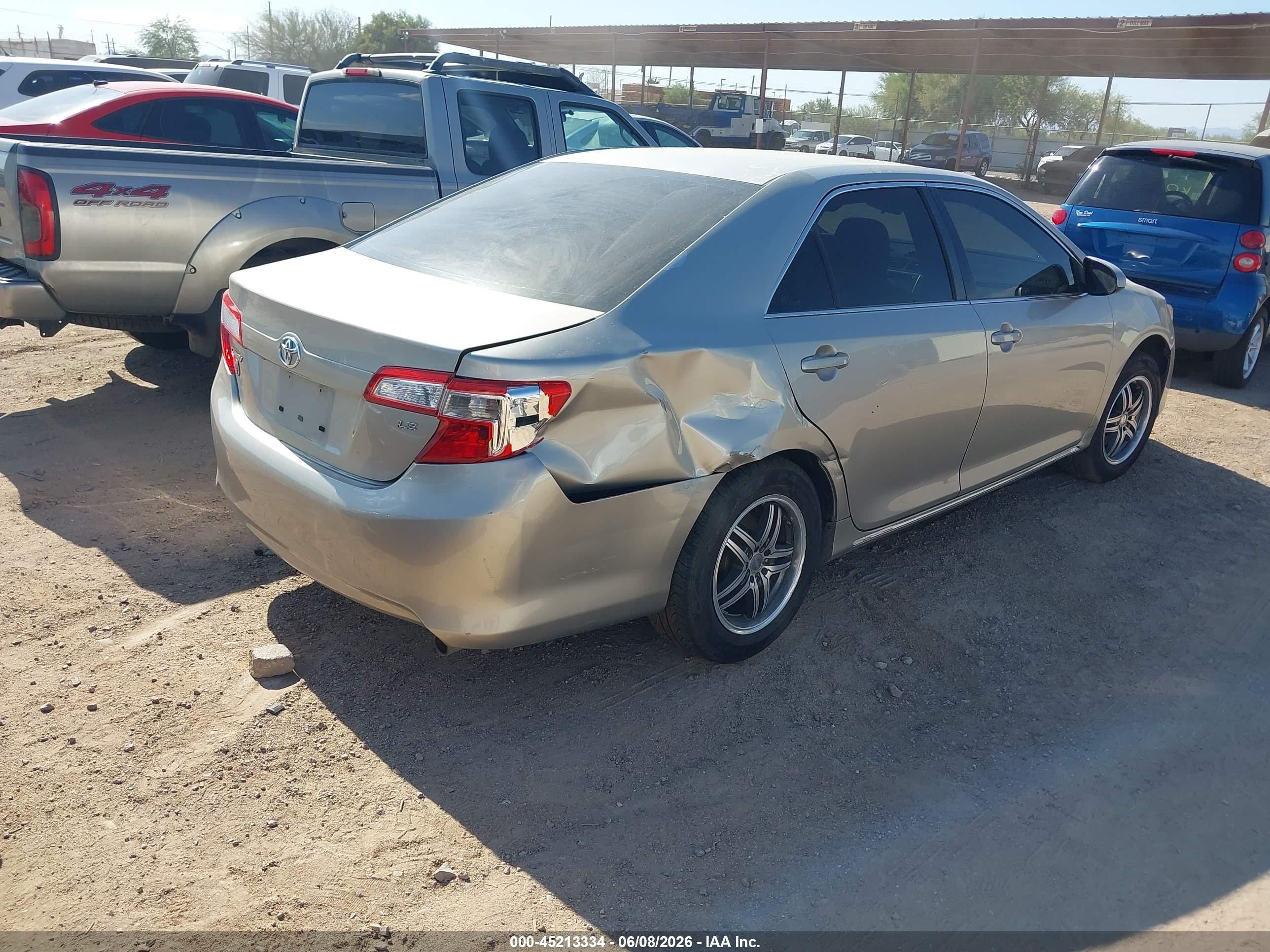 2014 Toyota Camry Le Серебряный vin: 4T4BF1FK0ER442669
