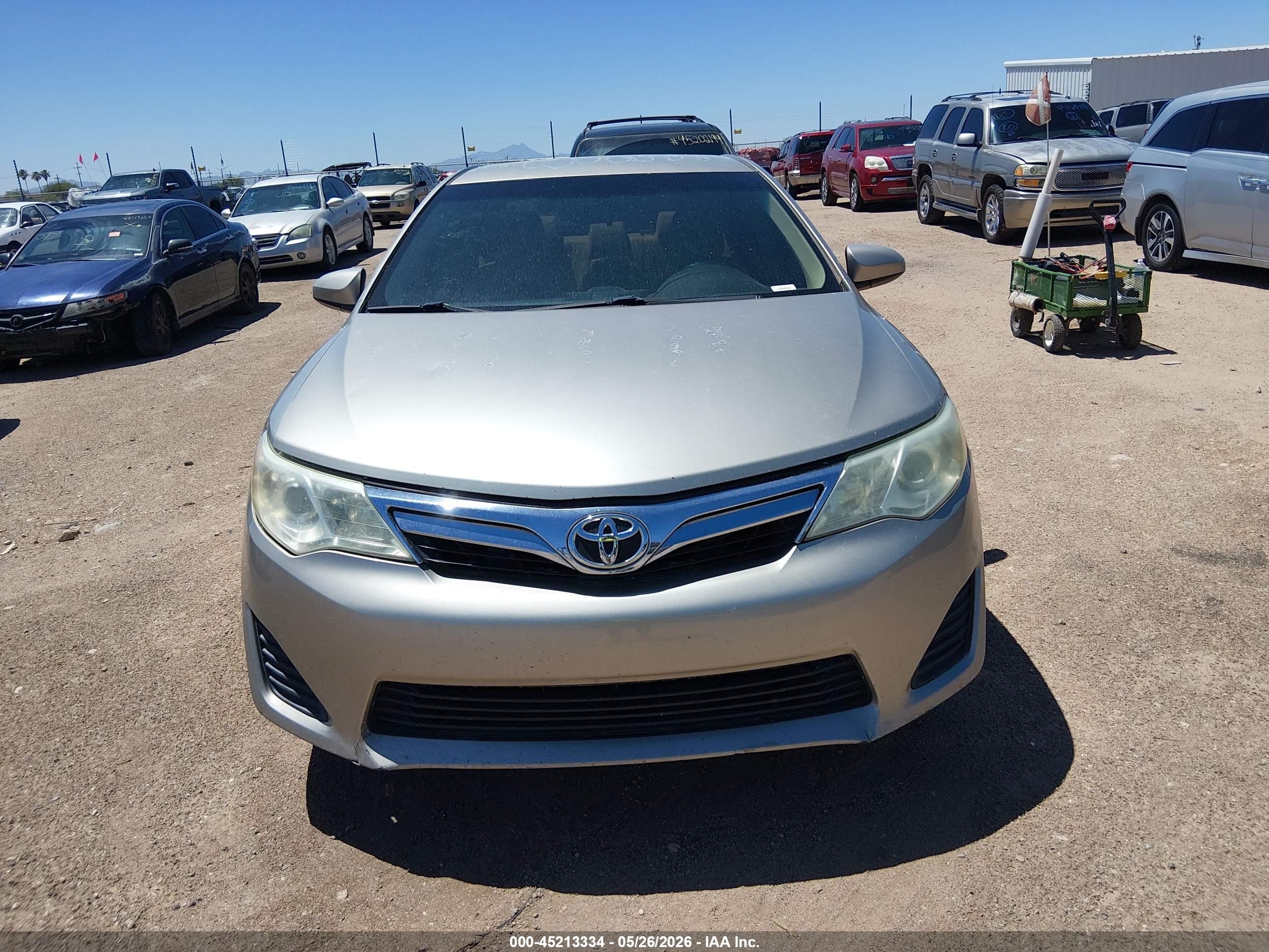 2014 Toyota Camry Le Серебряный vin: 4T4BF1FK0ER442669