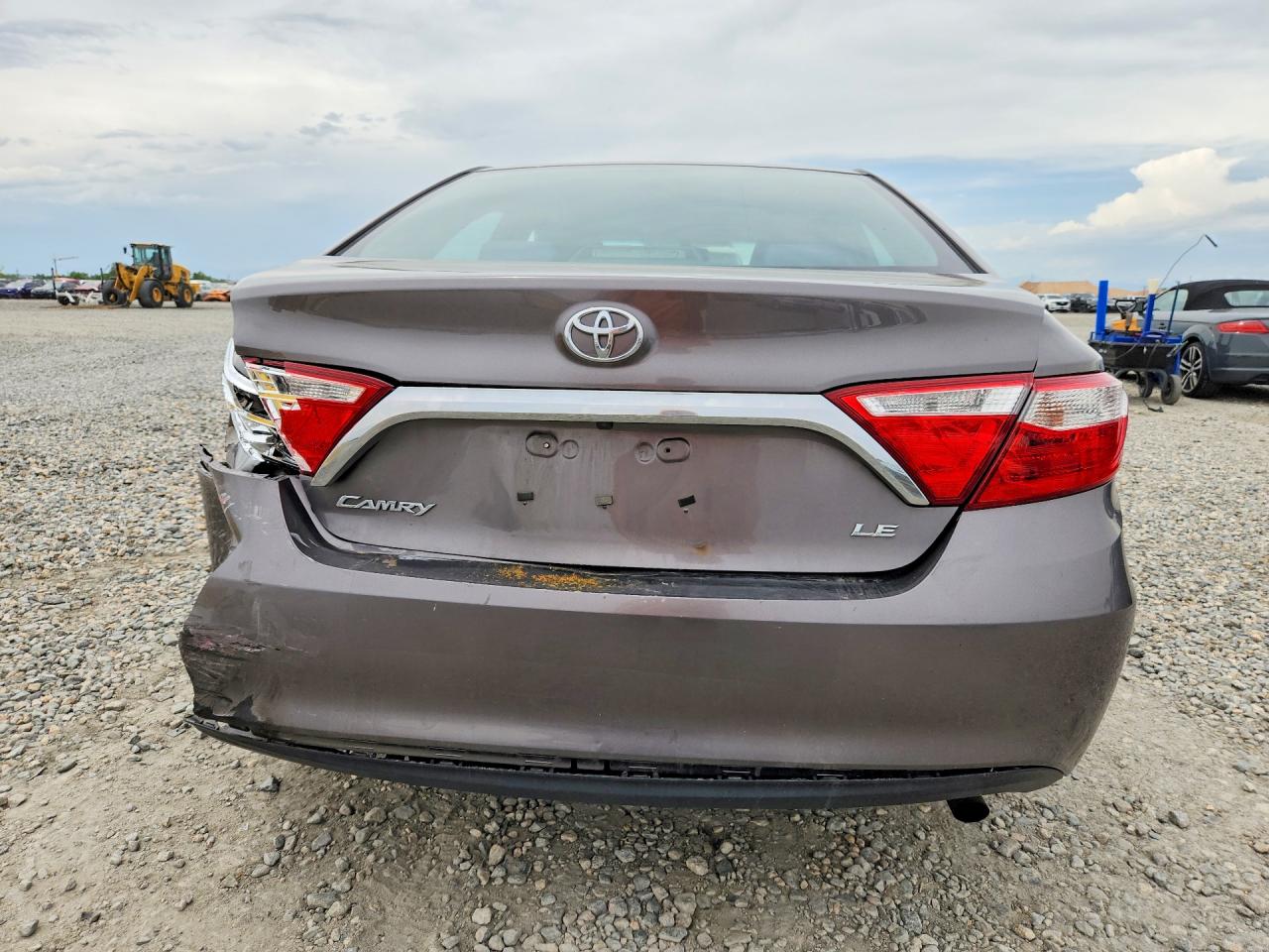 2015 Toyota Camry Le Gray vin: 4T4BF1FK0FR444942