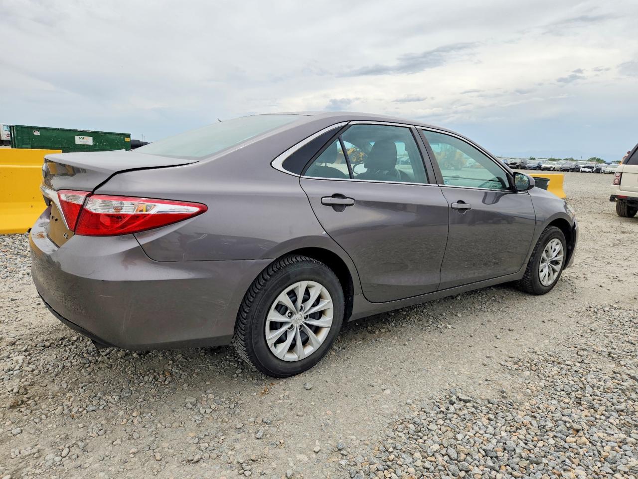 2015 Toyota Camry Le Gray vin: 4T4BF1FK0FR444942