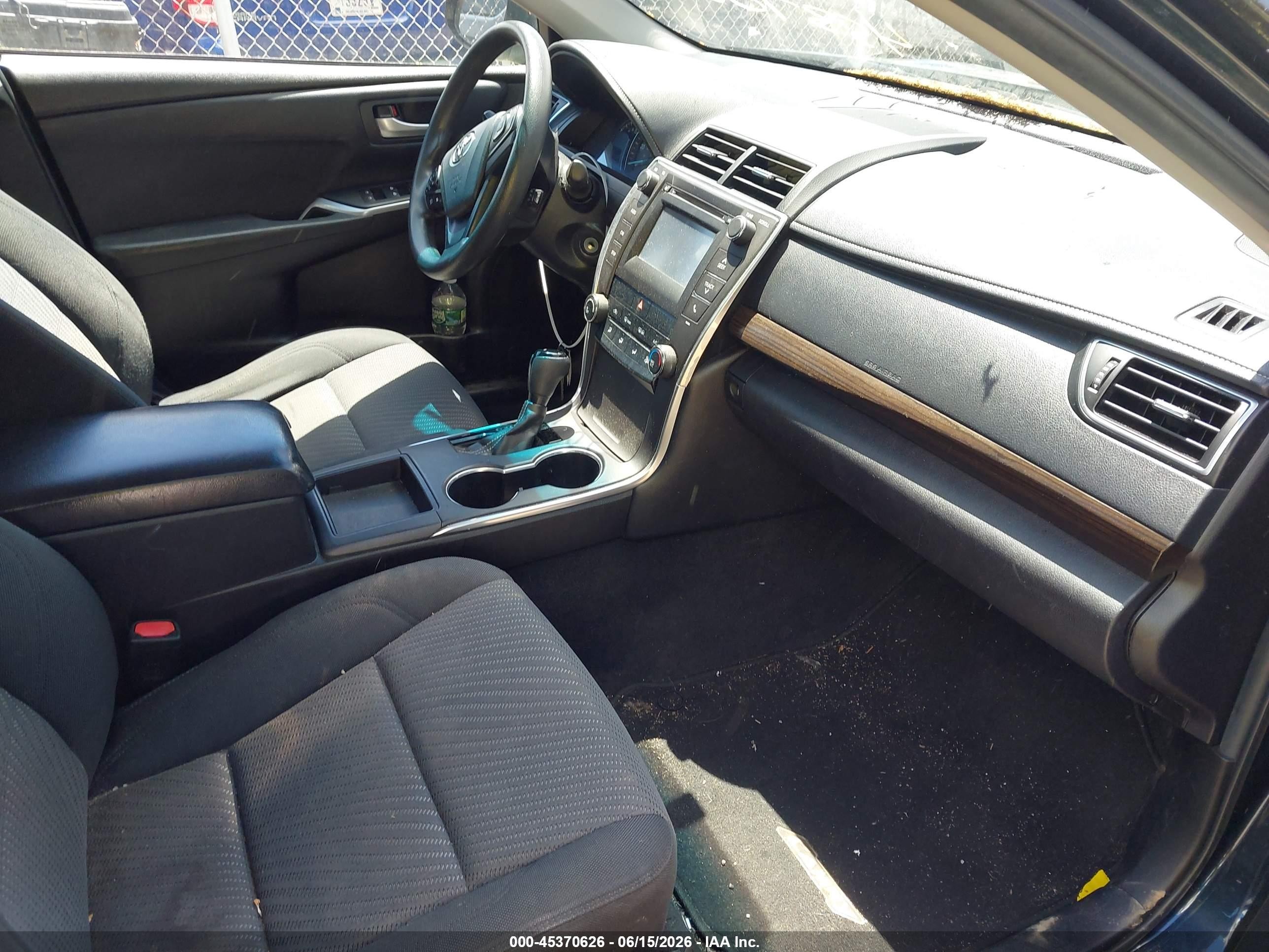 2015 Toyota Camry Le Синий vin: 4T4BF1FK0FR450384