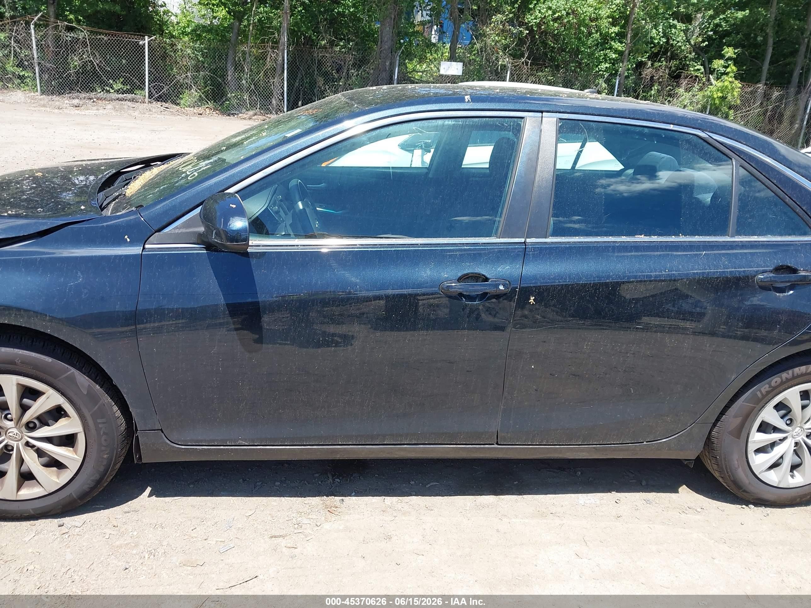 2015 Toyota Camry Le Синий vin: 4T4BF1FK0FR450384