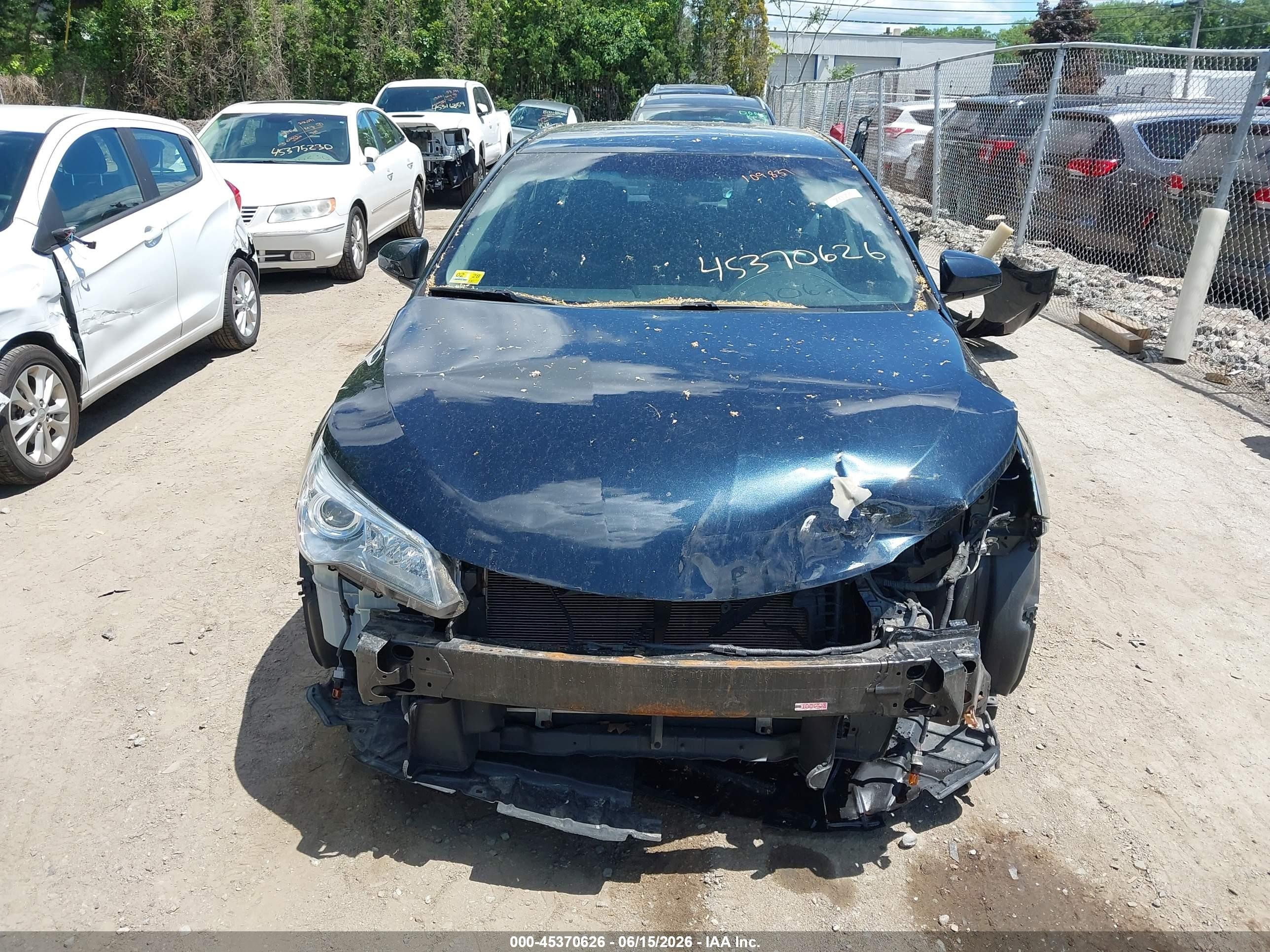 2015 Toyota Camry Le Синий vin: 4T4BF1FK0FR450384