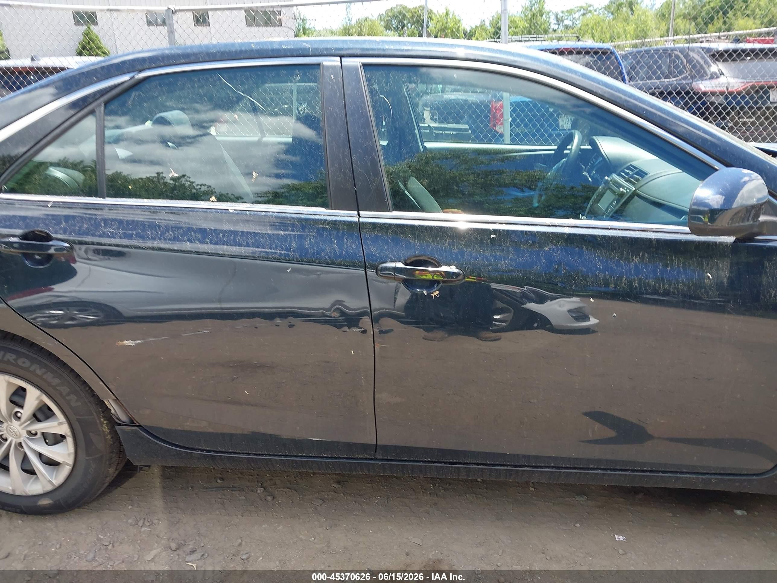 2015 Toyota Camry Le Синий vin: 4T4BF1FK0FR450384