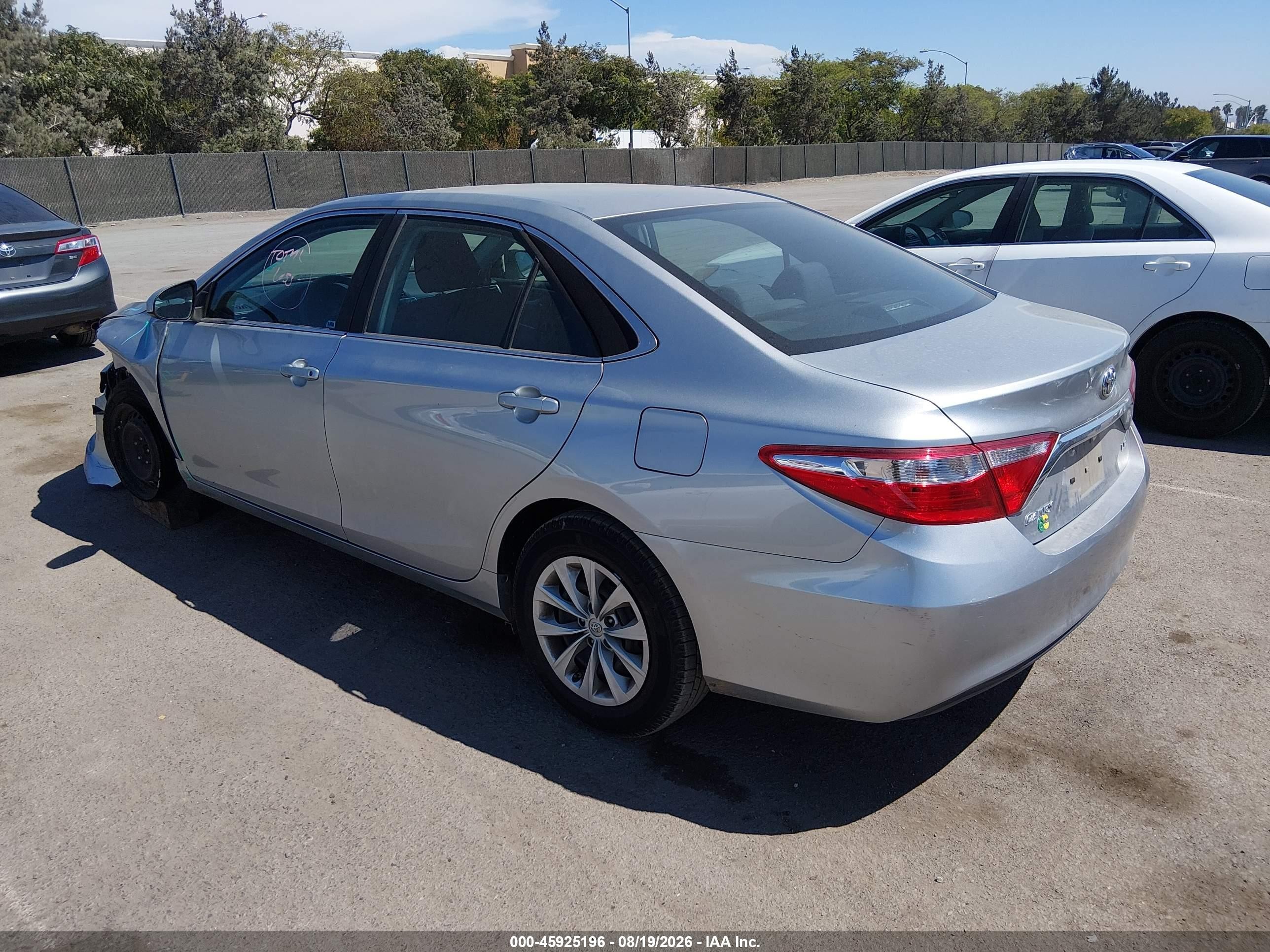 2015 Toyota Camry Le Silver vin: 4T4BF1FK0FR458713