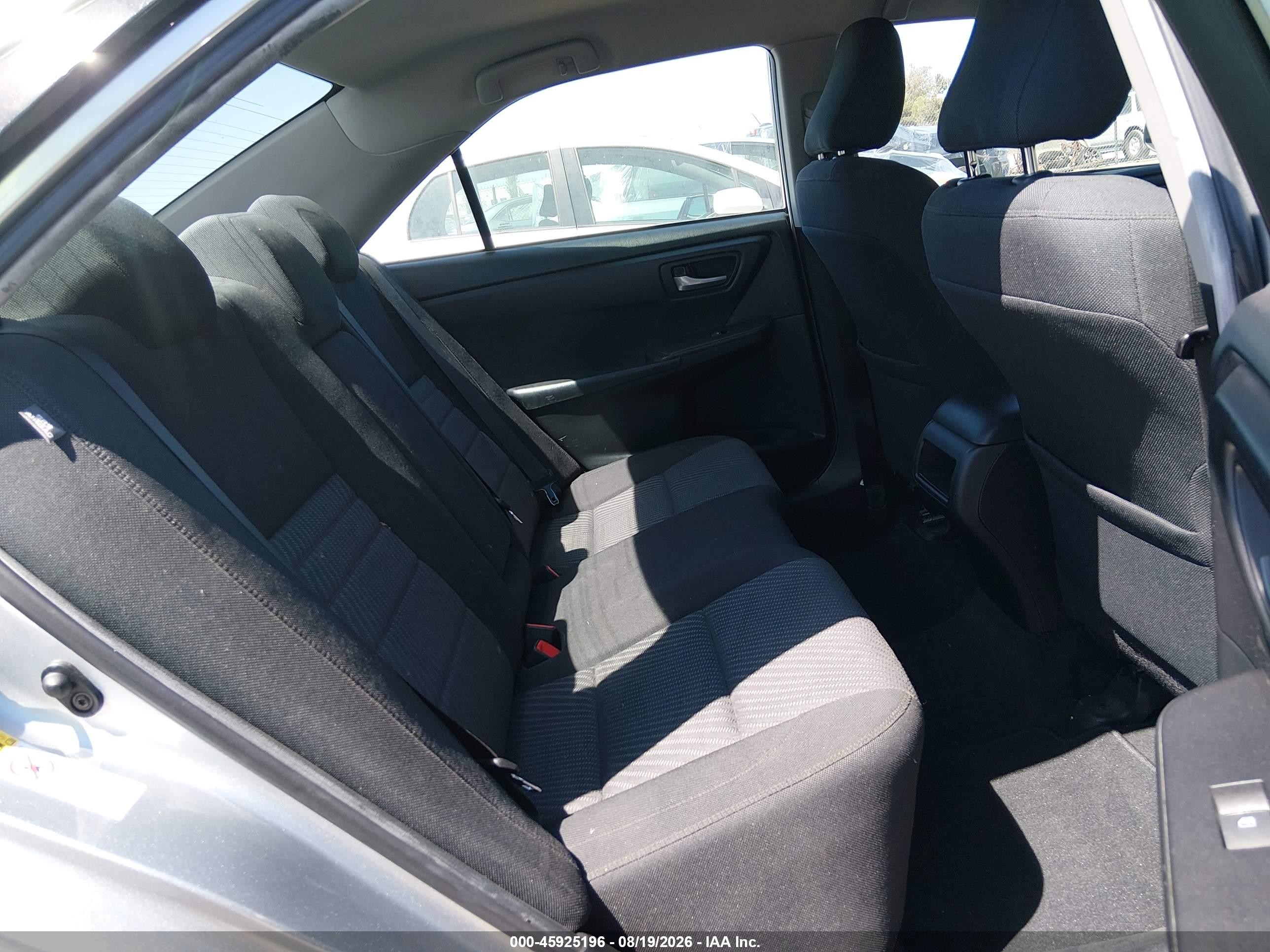 2015 Toyota Camry Le Silver vin: 4T4BF1FK0FR458713