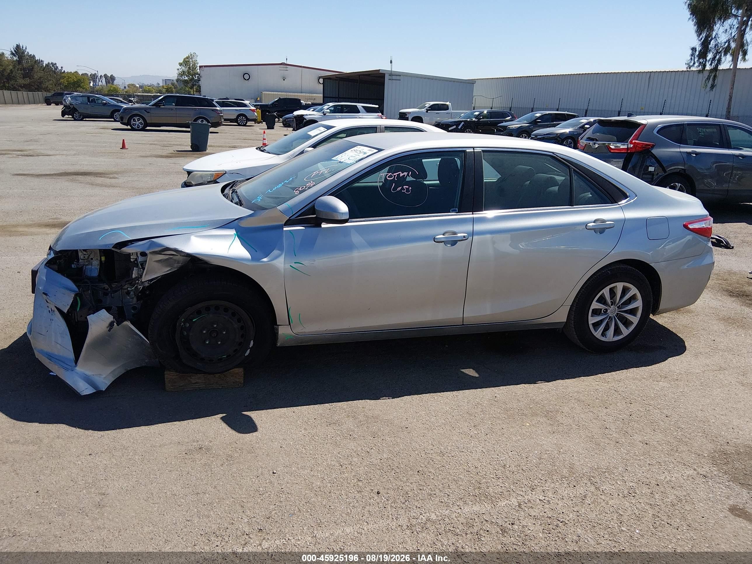 2015 Toyota Camry Le Silver vin: 4T4BF1FK0FR458713