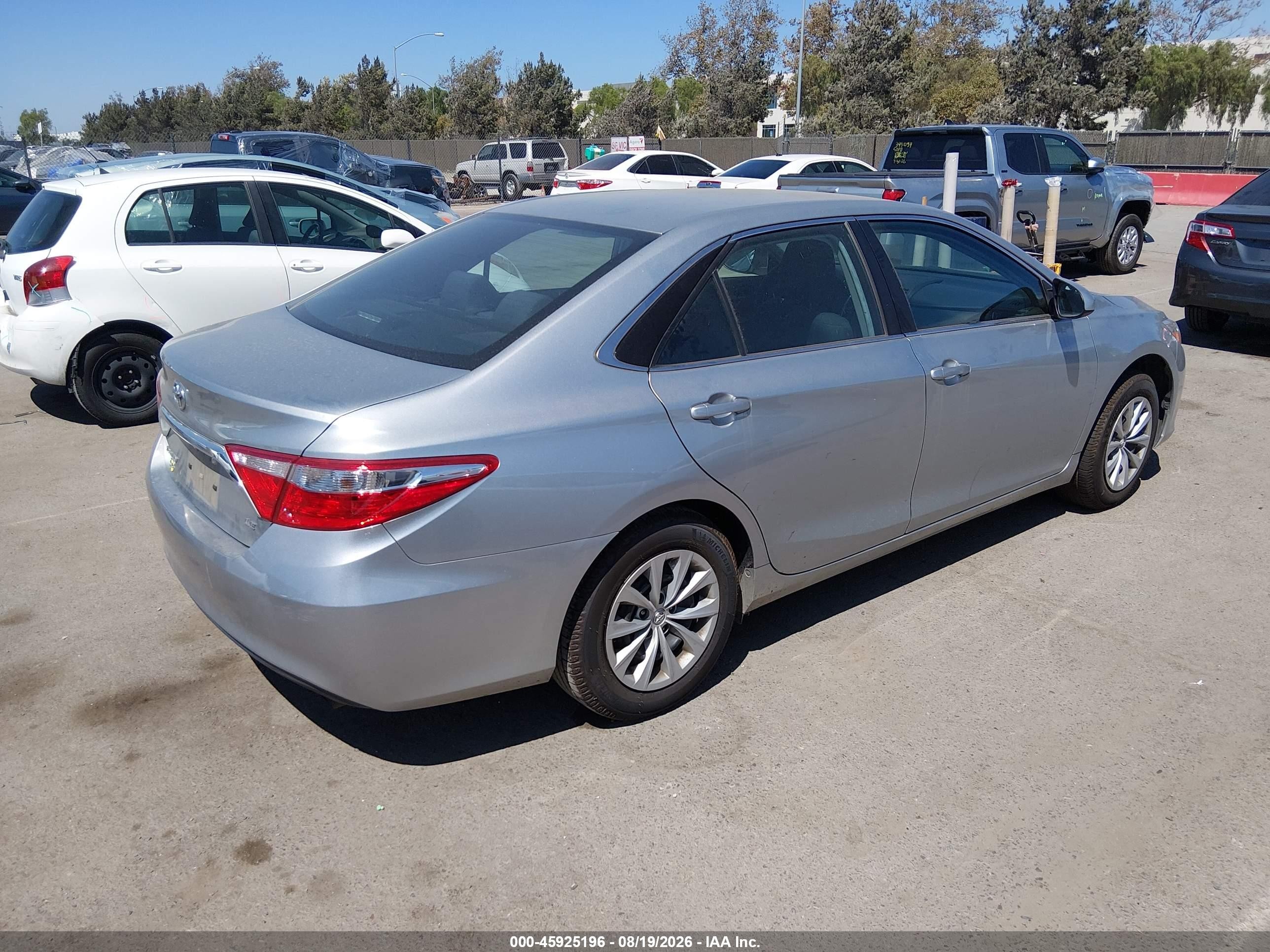 2015 Toyota Camry Le Silver vin: 4T4BF1FK0FR458713