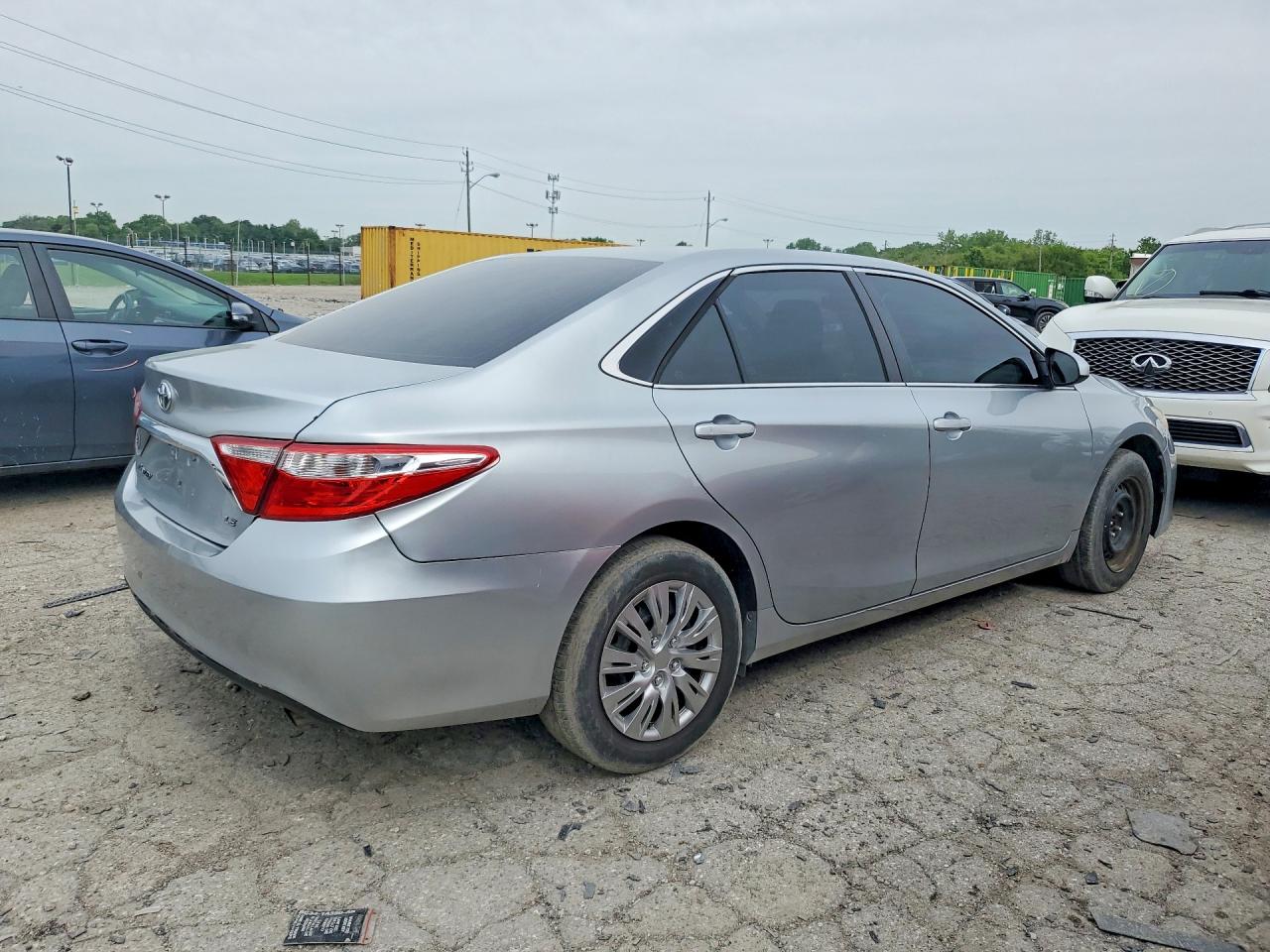 2015 Toyota Camry Le Silver vin: 4T4BF1FK0FR467976