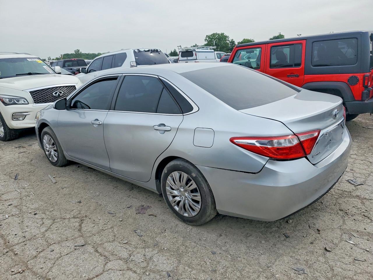 2015 Toyota Camry Le Silver vin: 4T4BF1FK0FR467976