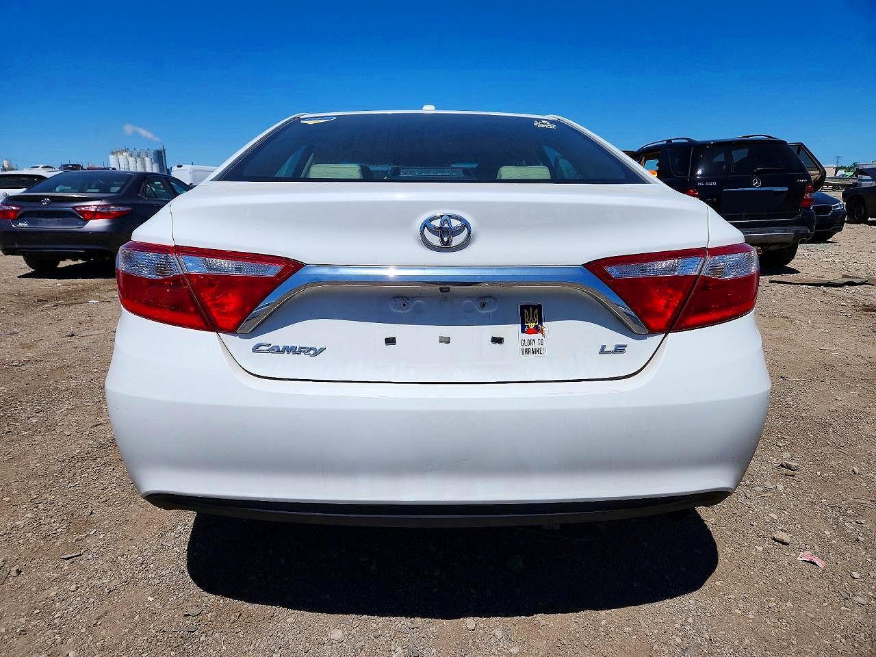 2015 Toyota Camry Le Белый vin: 4T4BF1FK0FR469372