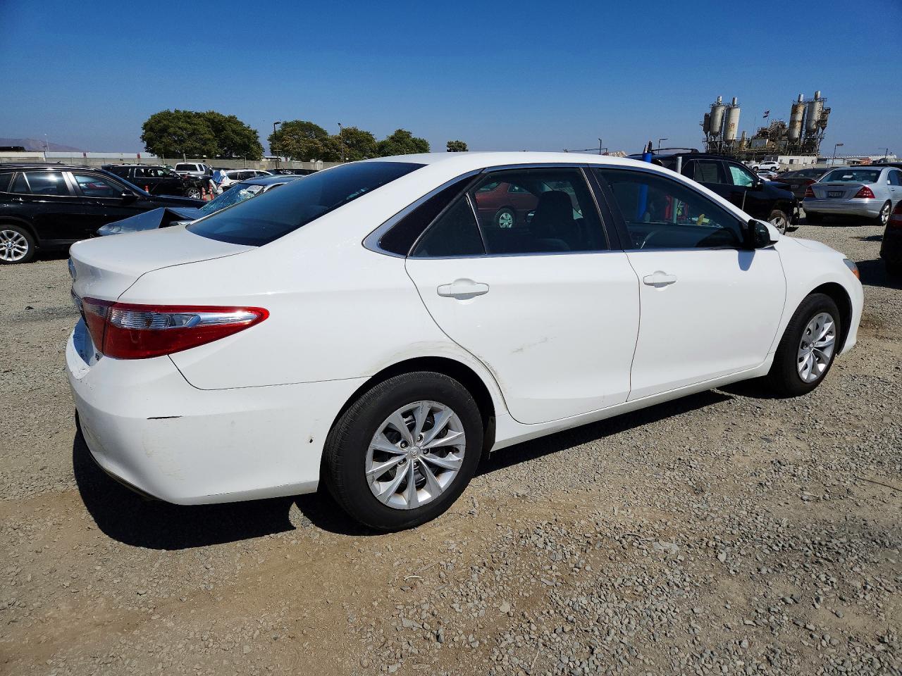 2015 Toyota Camry Le Белый vin: 4T4BF1FK0FR471073