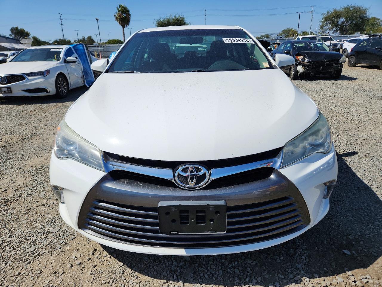 2015 Toyota Camry Le Белый vin: 4T4BF1FK0FR471073